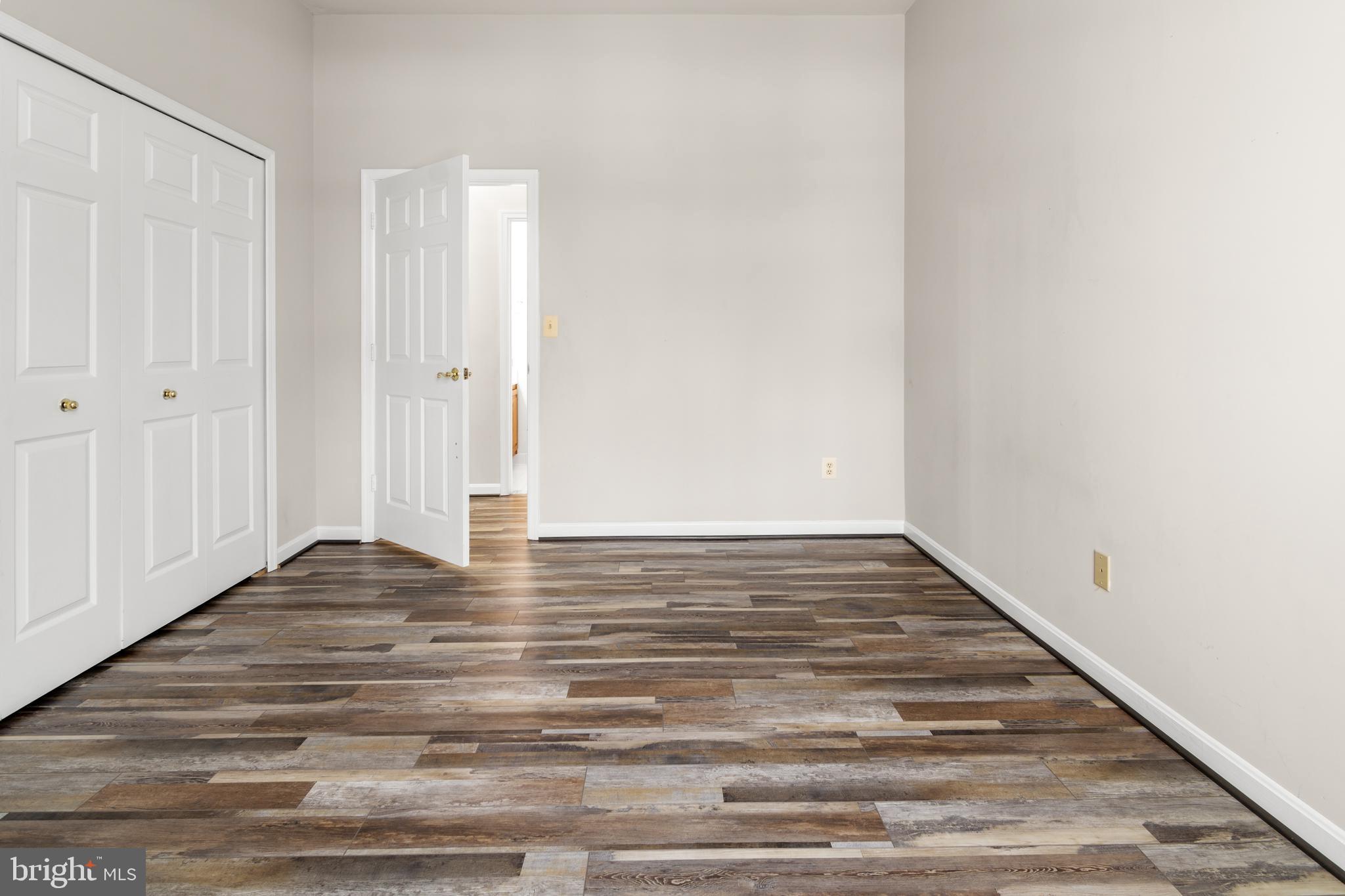 LAUREL WOODS - Residential