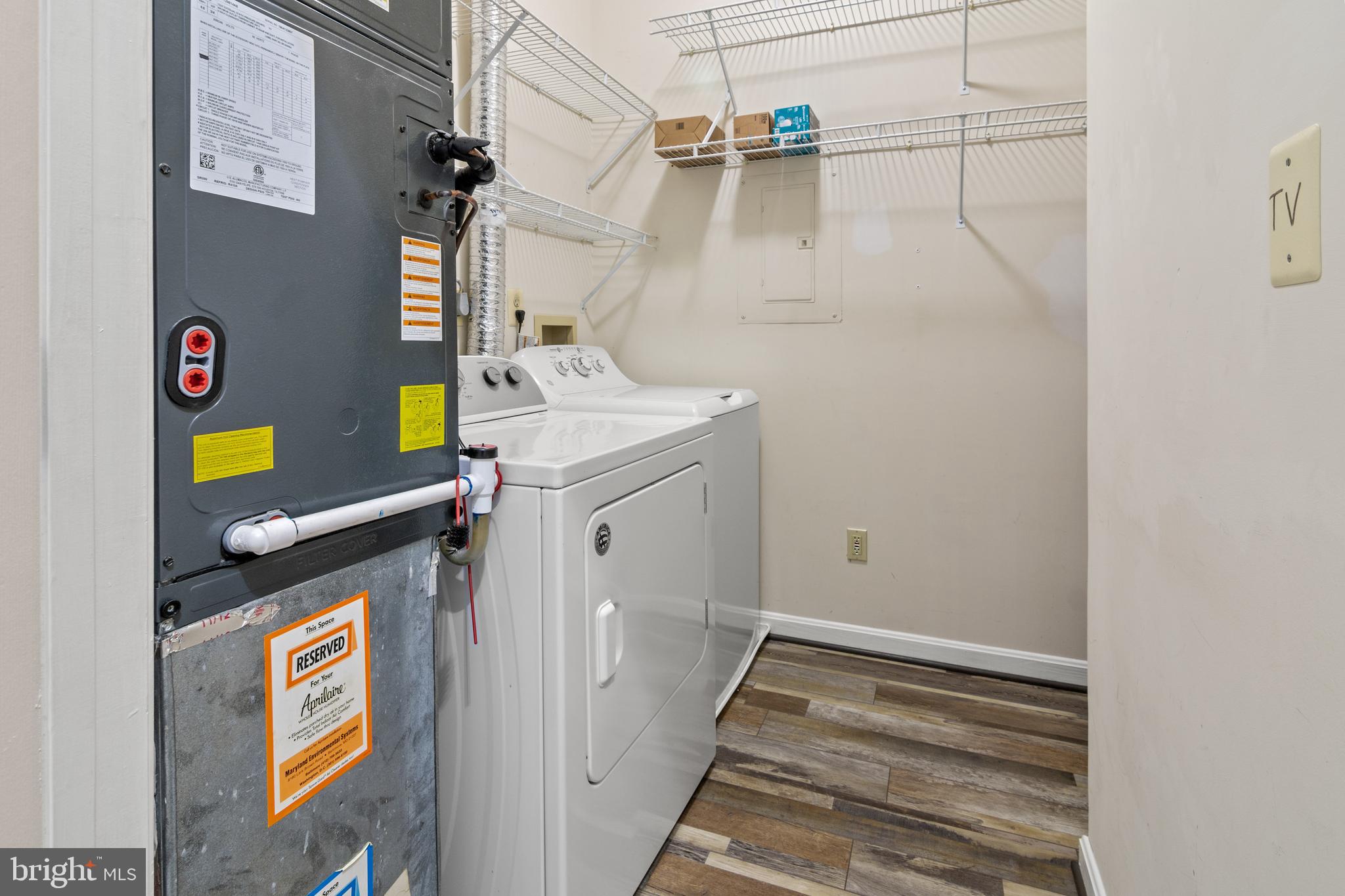 LAUREL WOODS - Residential