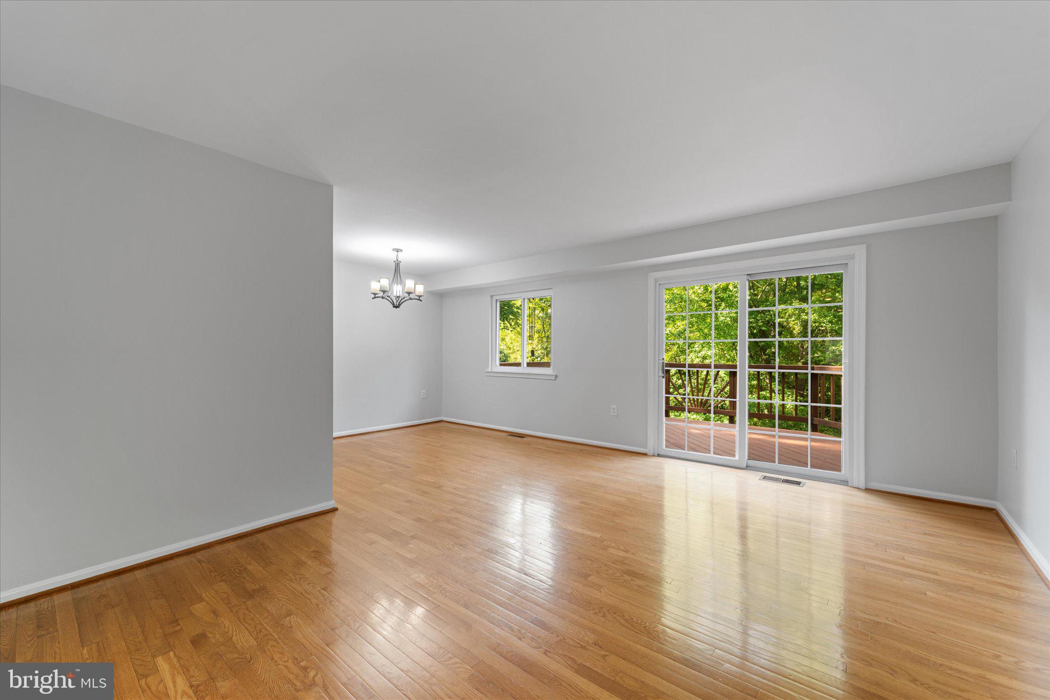 BURKE STATION SQUARE - Residential Lease