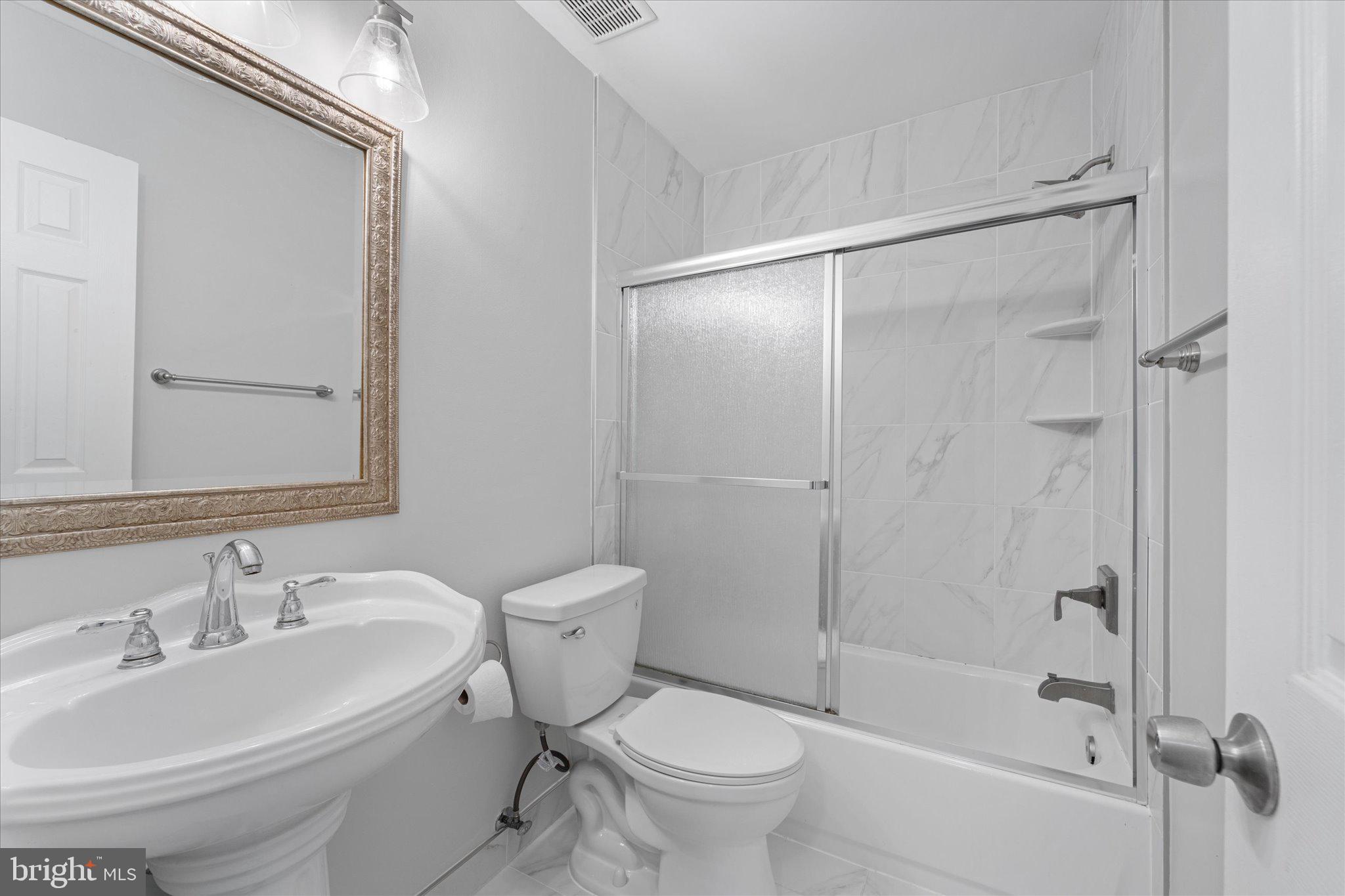 BURKE STATION SQUARE - Residential Lease