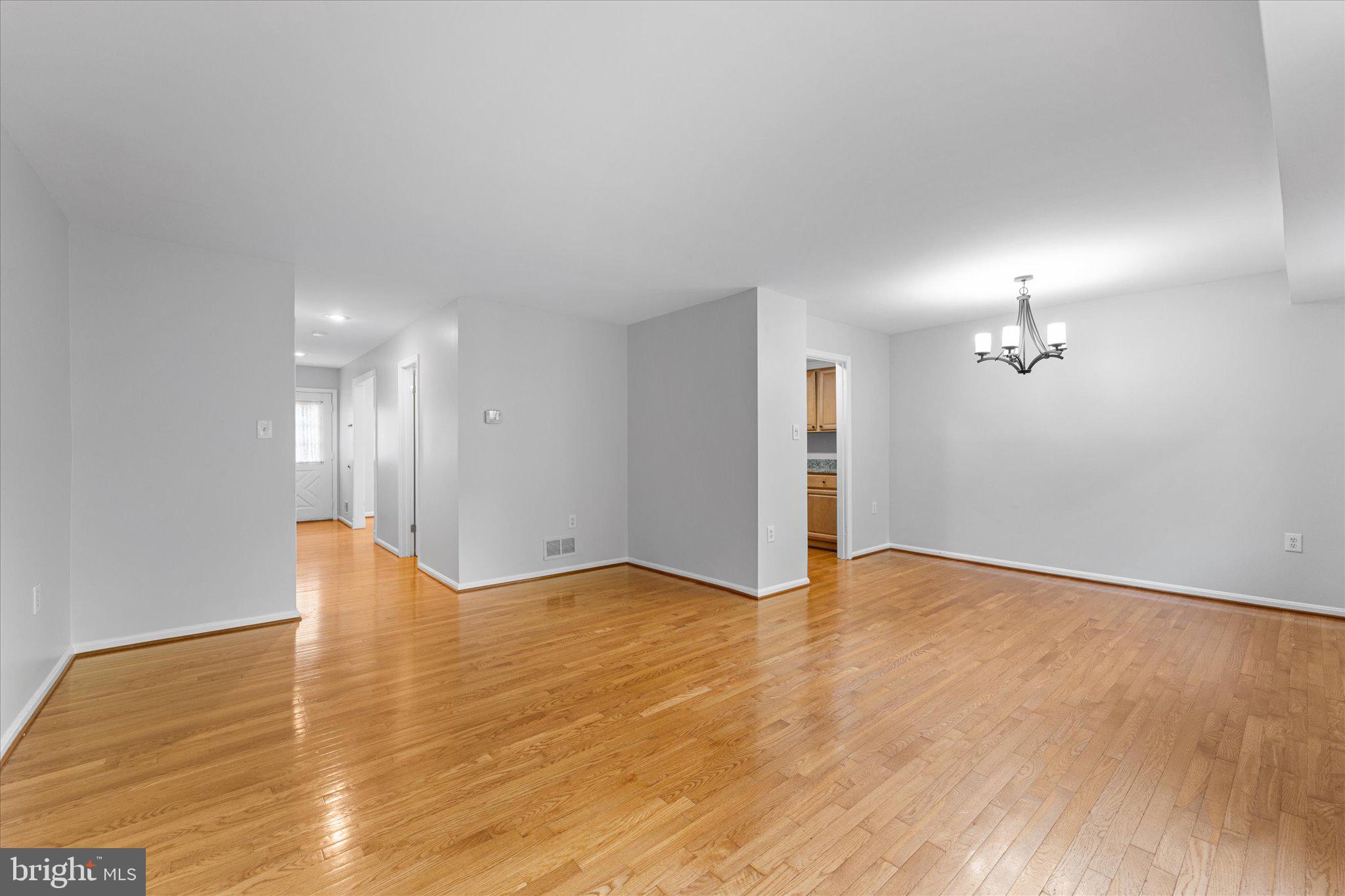 BURKE STATION SQUARE - Residential Lease