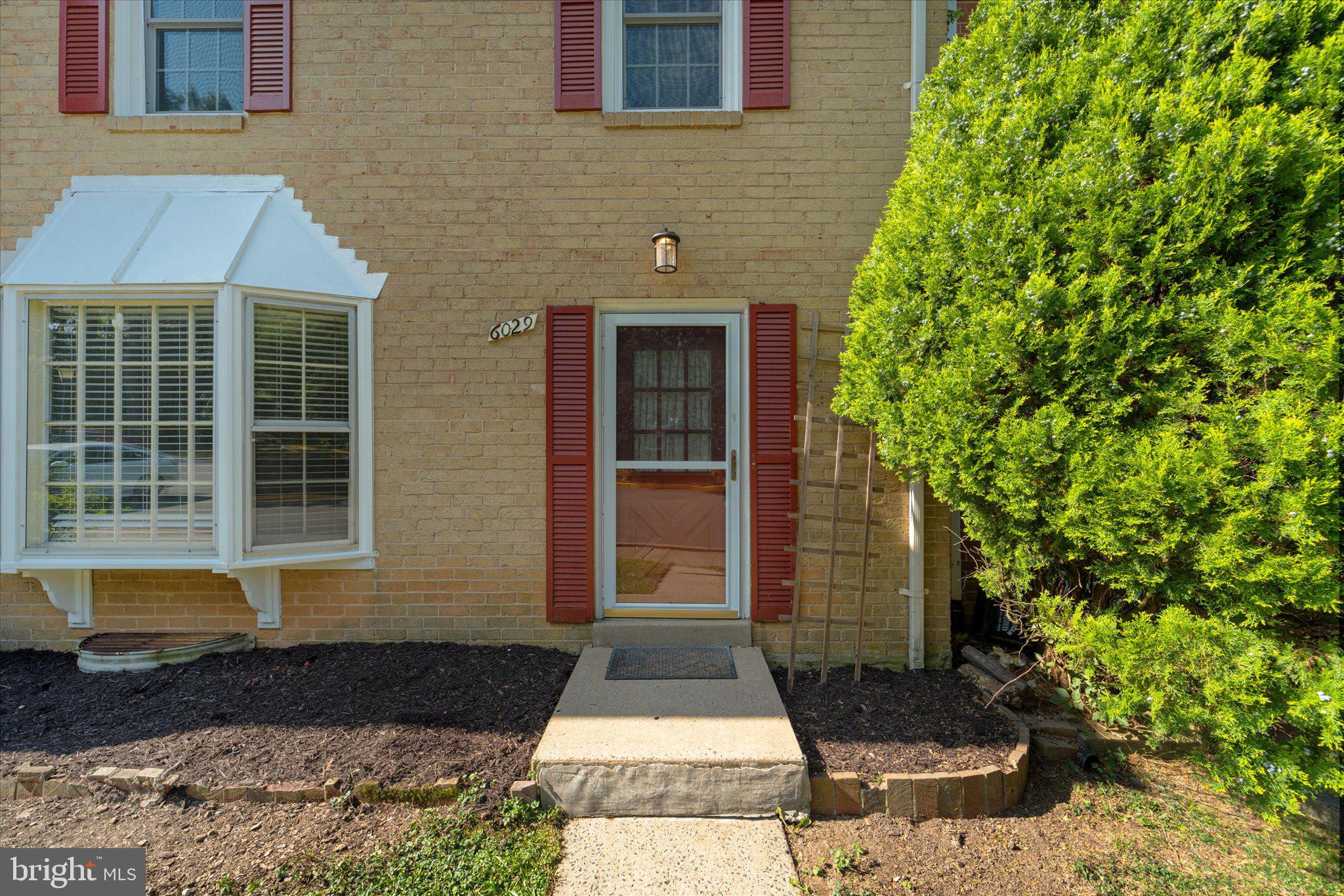 BURKE STATION SQUARE - Residential Lease