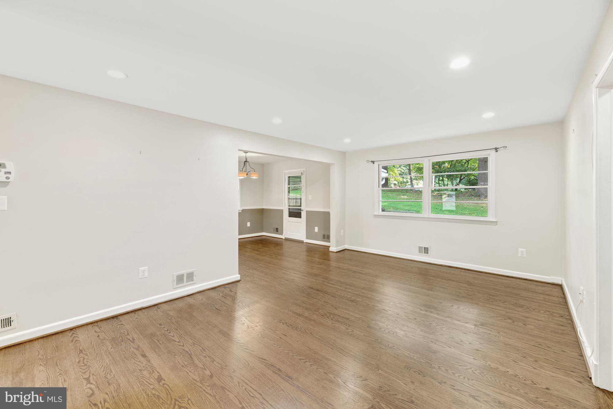 COUNTRY CLUB - Residential Lease