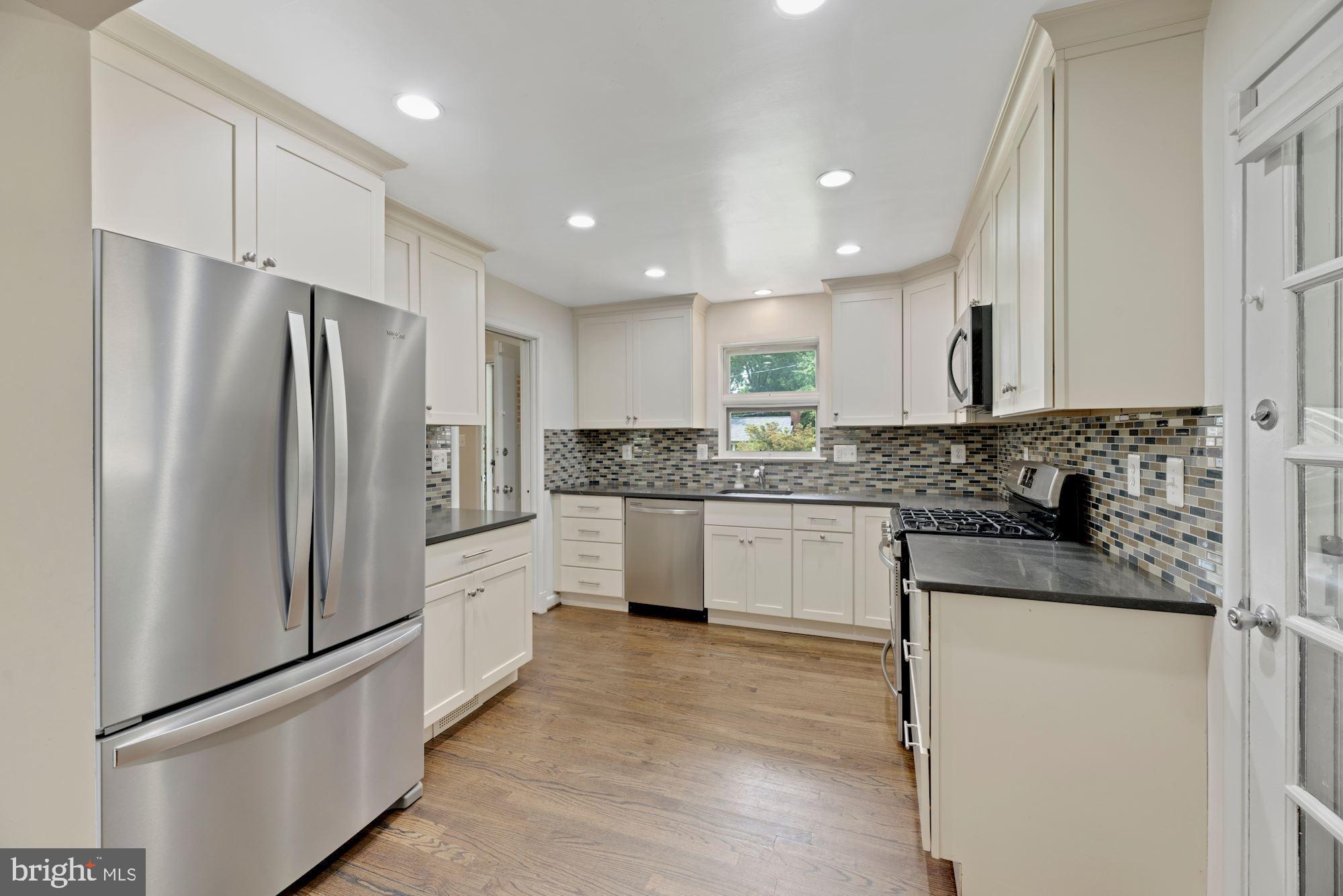 COUNTRY CLUB - Residential Lease