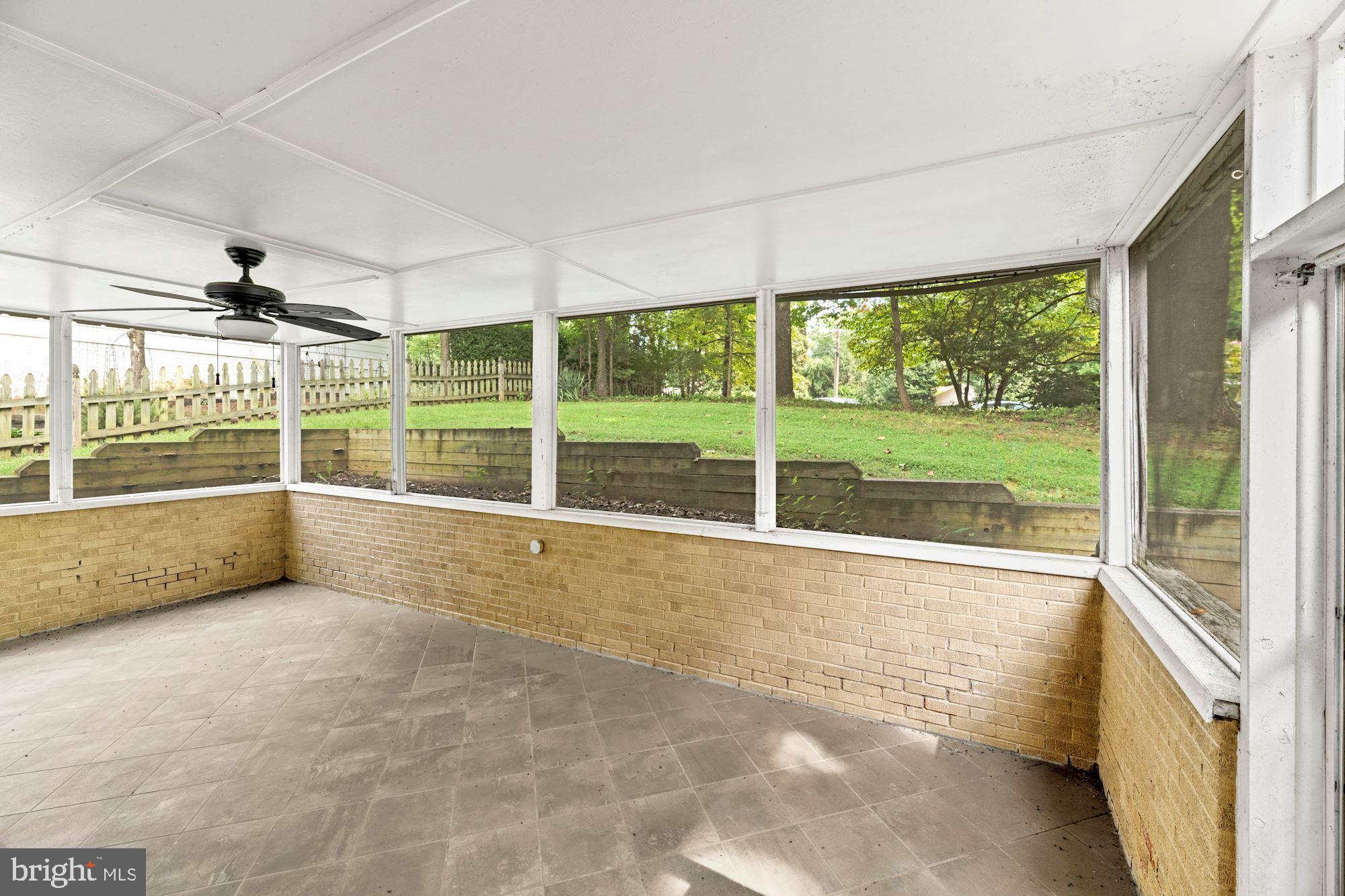 COUNTRY CLUB - Residential Lease