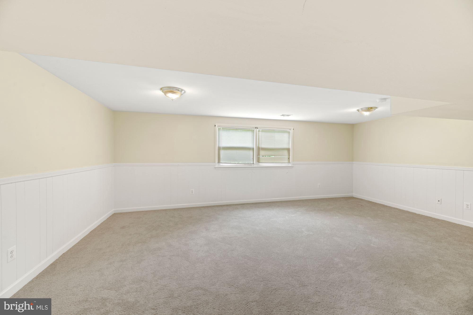 COUNTRY CLUB - Residential Lease