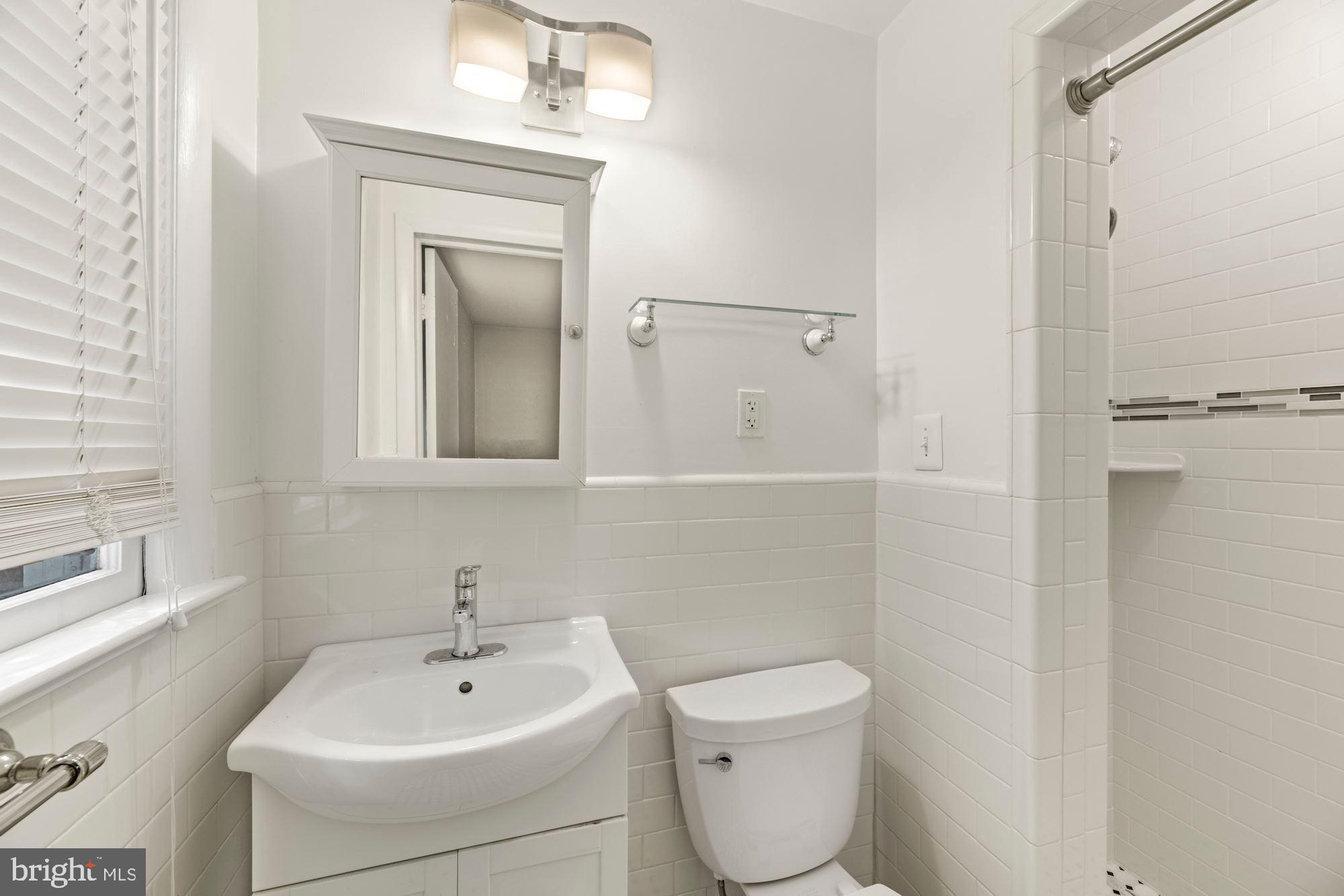 COUNTRY CLUB - Residential Lease