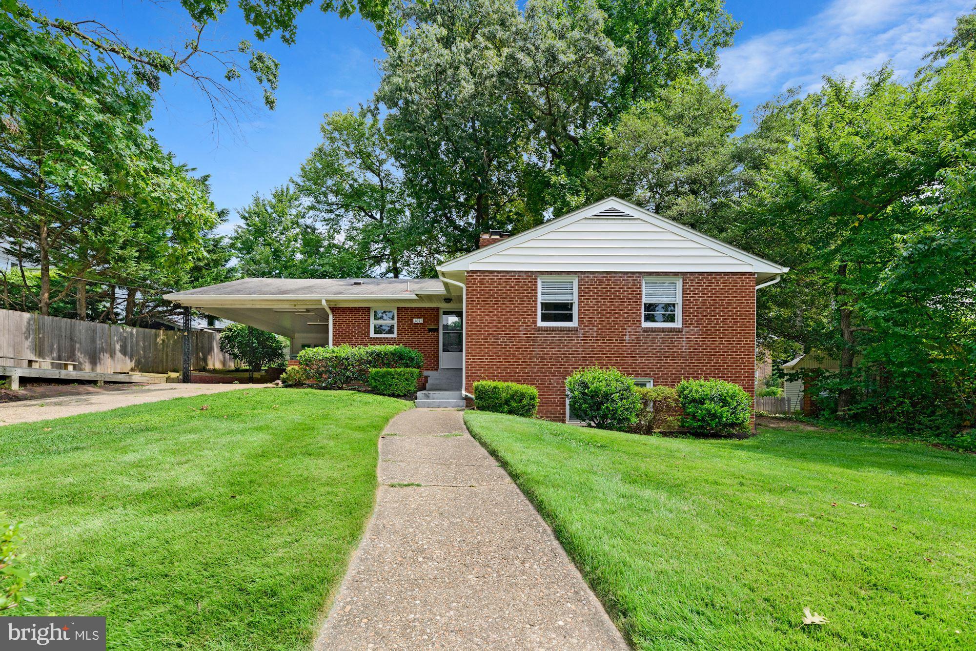 COUNTRY CLUB - Residential Lease