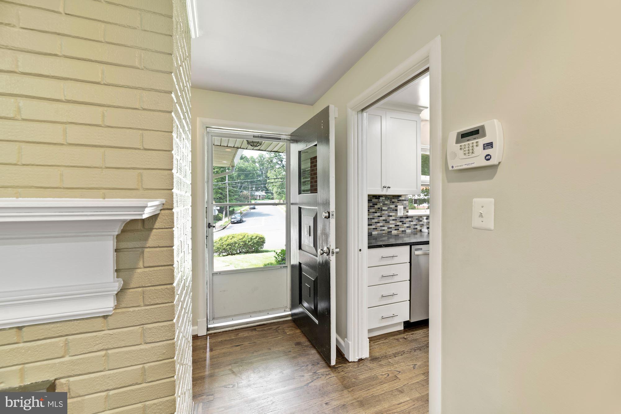 COUNTRY CLUB - Residential Lease