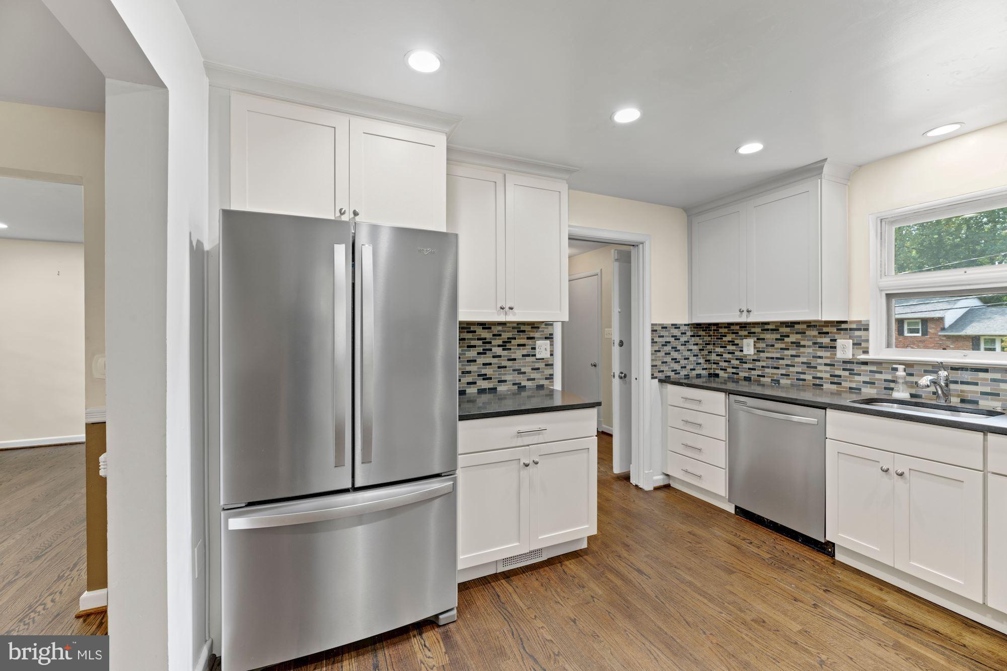 COUNTRY CLUB - Residential Lease