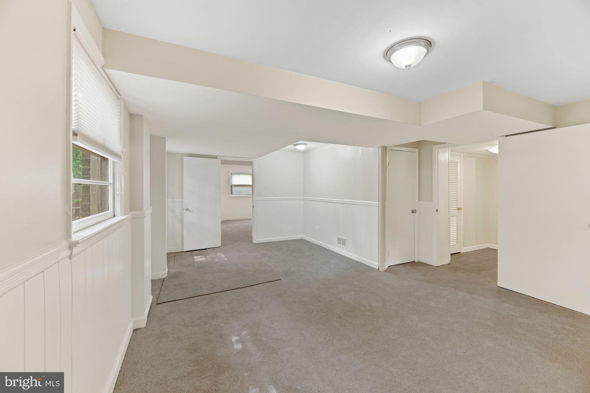 COUNTRY CLUB - Residential Lease