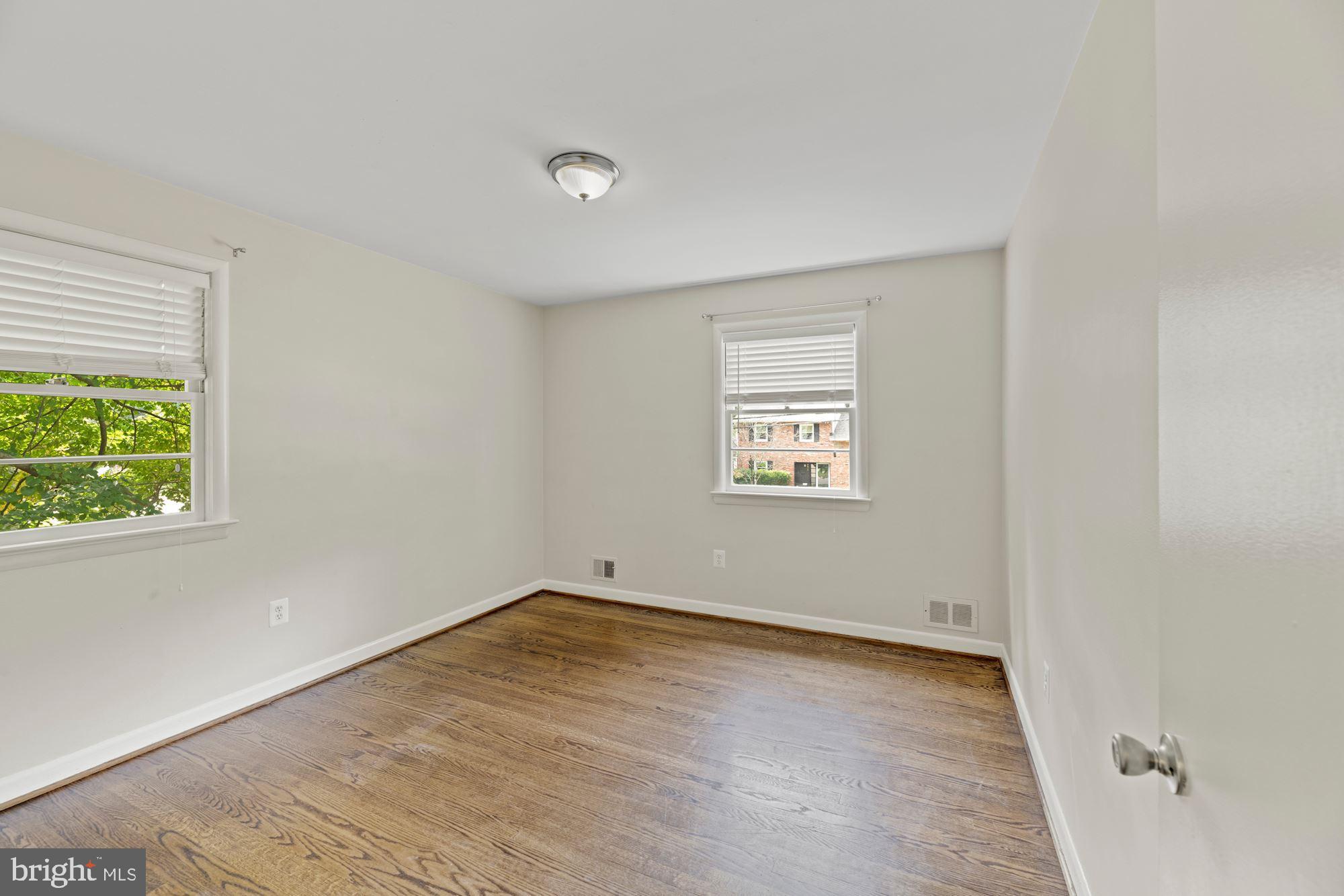 COUNTRY CLUB - Residential Lease