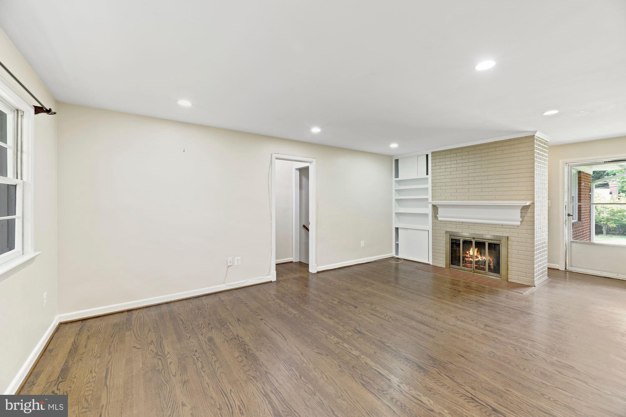 COUNTRY CLUB - Residential Lease