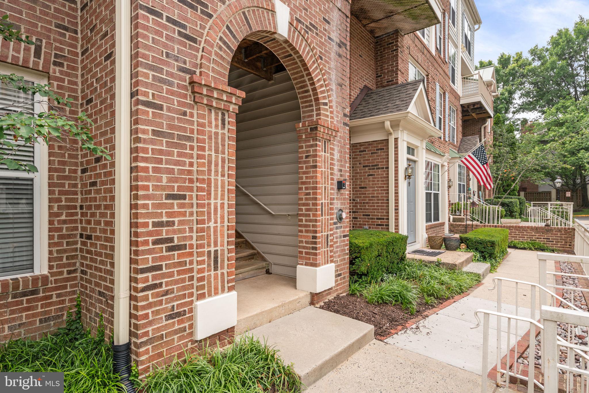 4105 OXFORD LANE 302