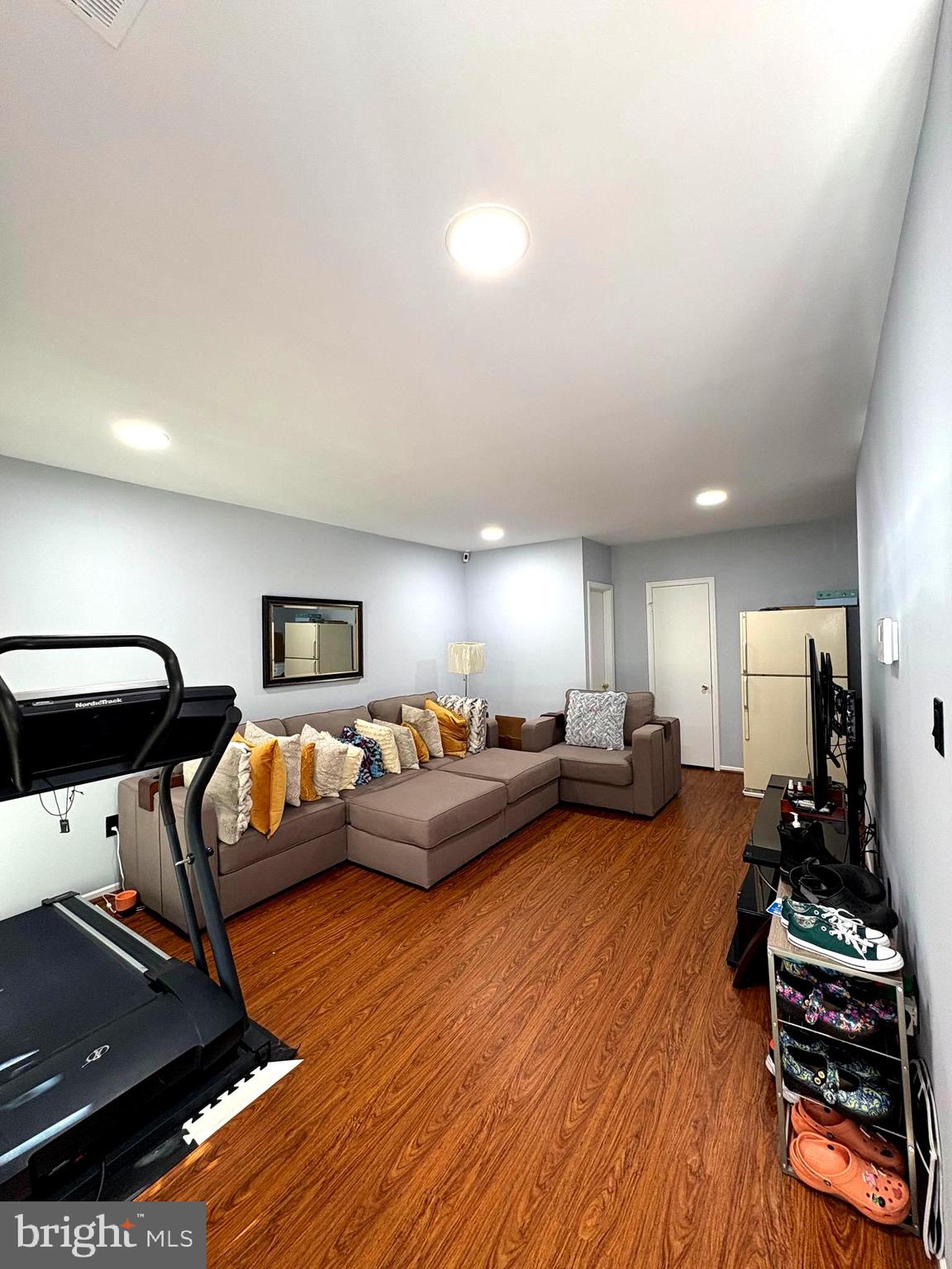 3710 AMSTERDAM TERRACE 7-74