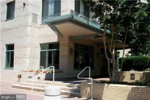 851 N GLEBE ROAD 805