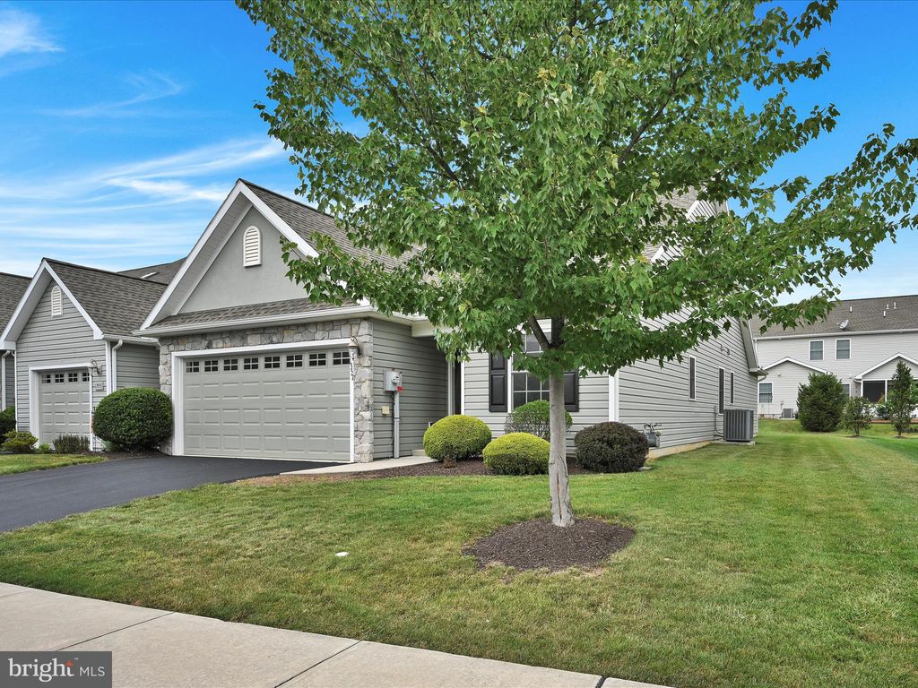 Photo of 1357 Fieldstone Dr, Mount Joy, PA 17552 (MLS # PALA2038968)