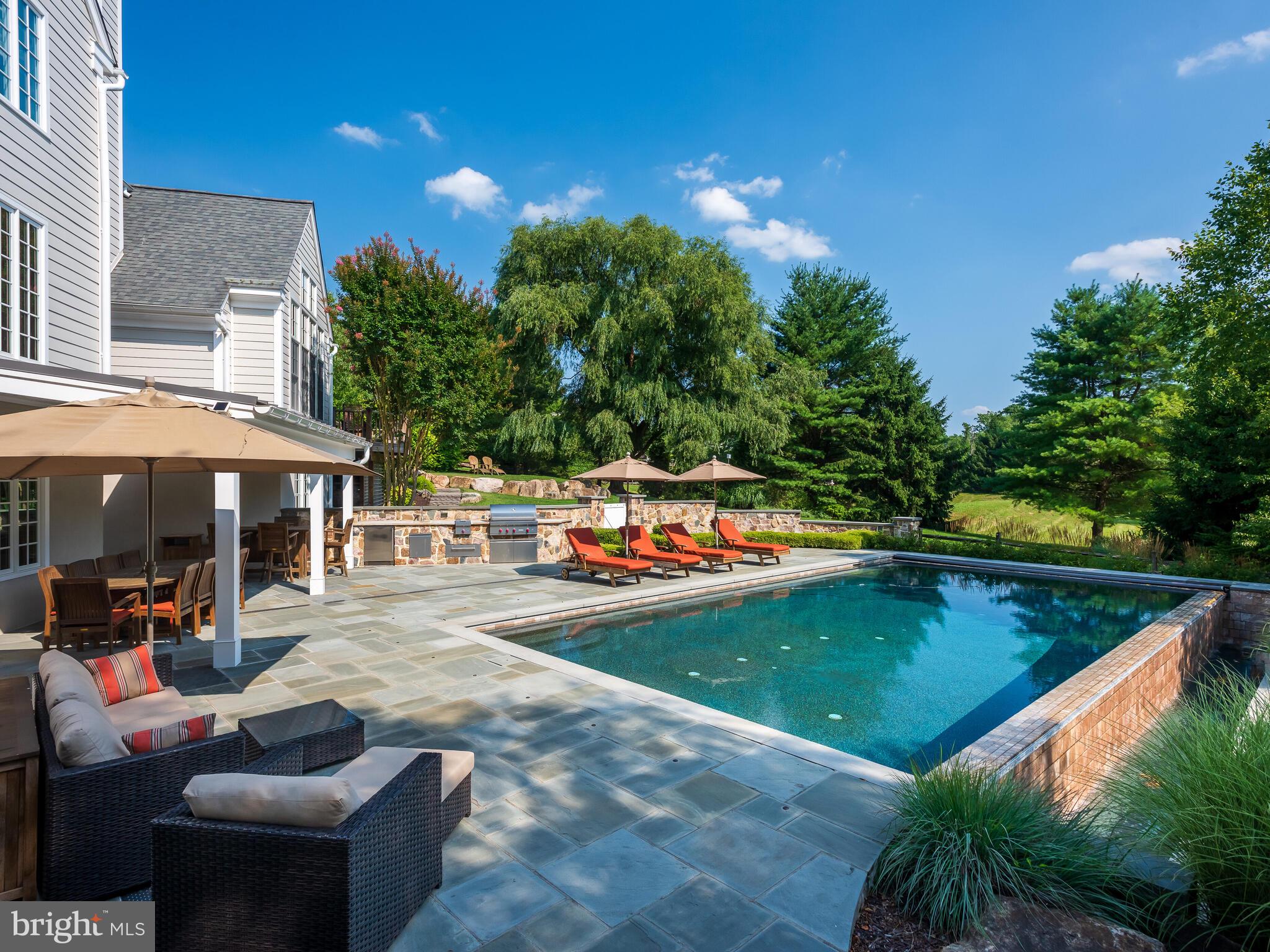 ROSSMORE - Residential