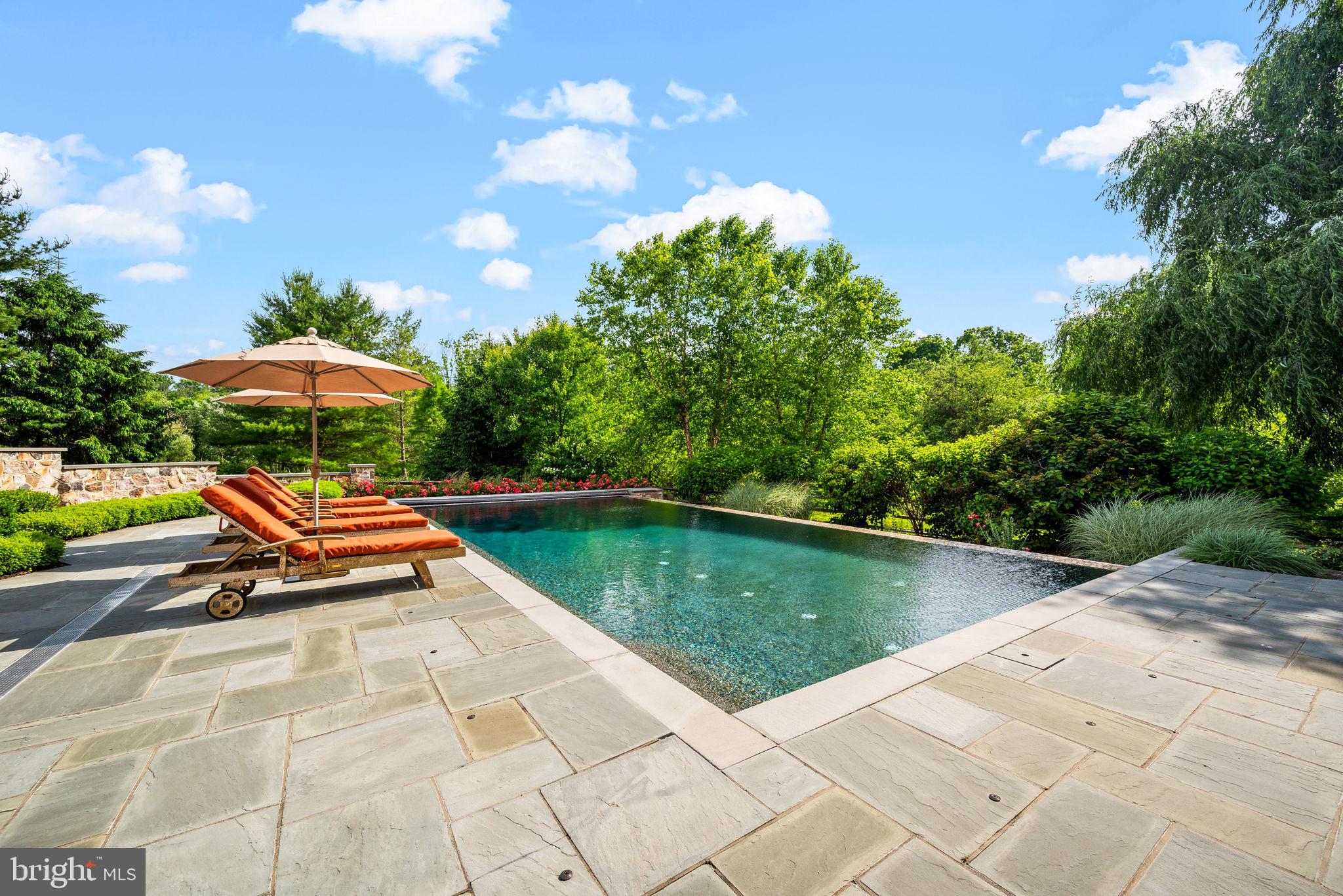 ROSSMORE - Residential