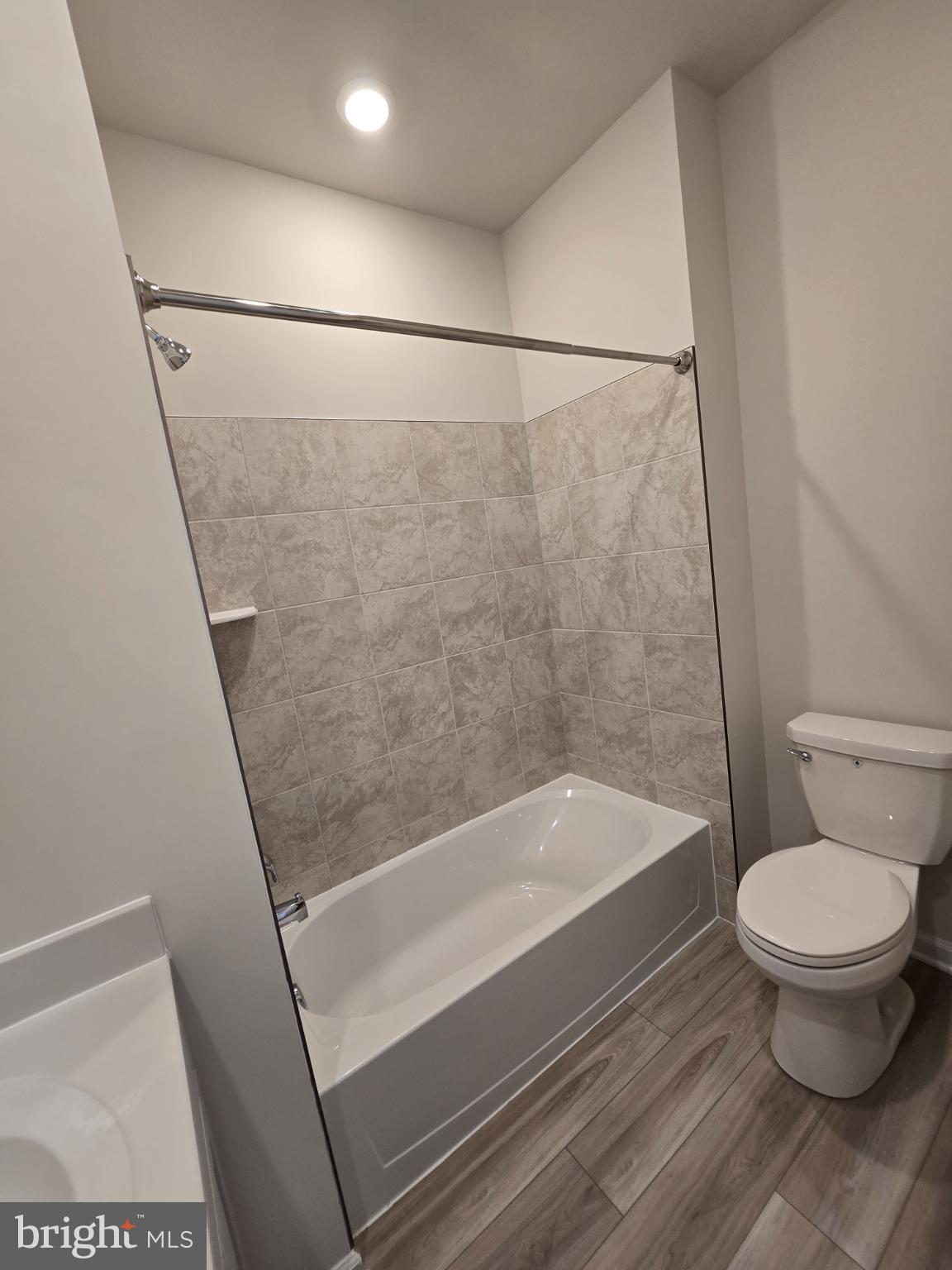 RED CLOVER MEADOWS - Residential Lease