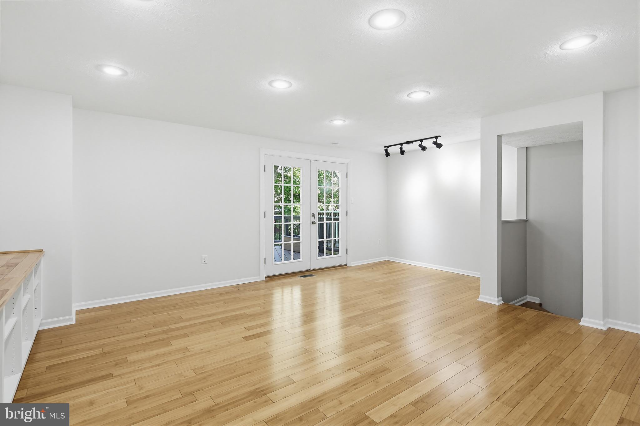 GLEN OAKS - Residential