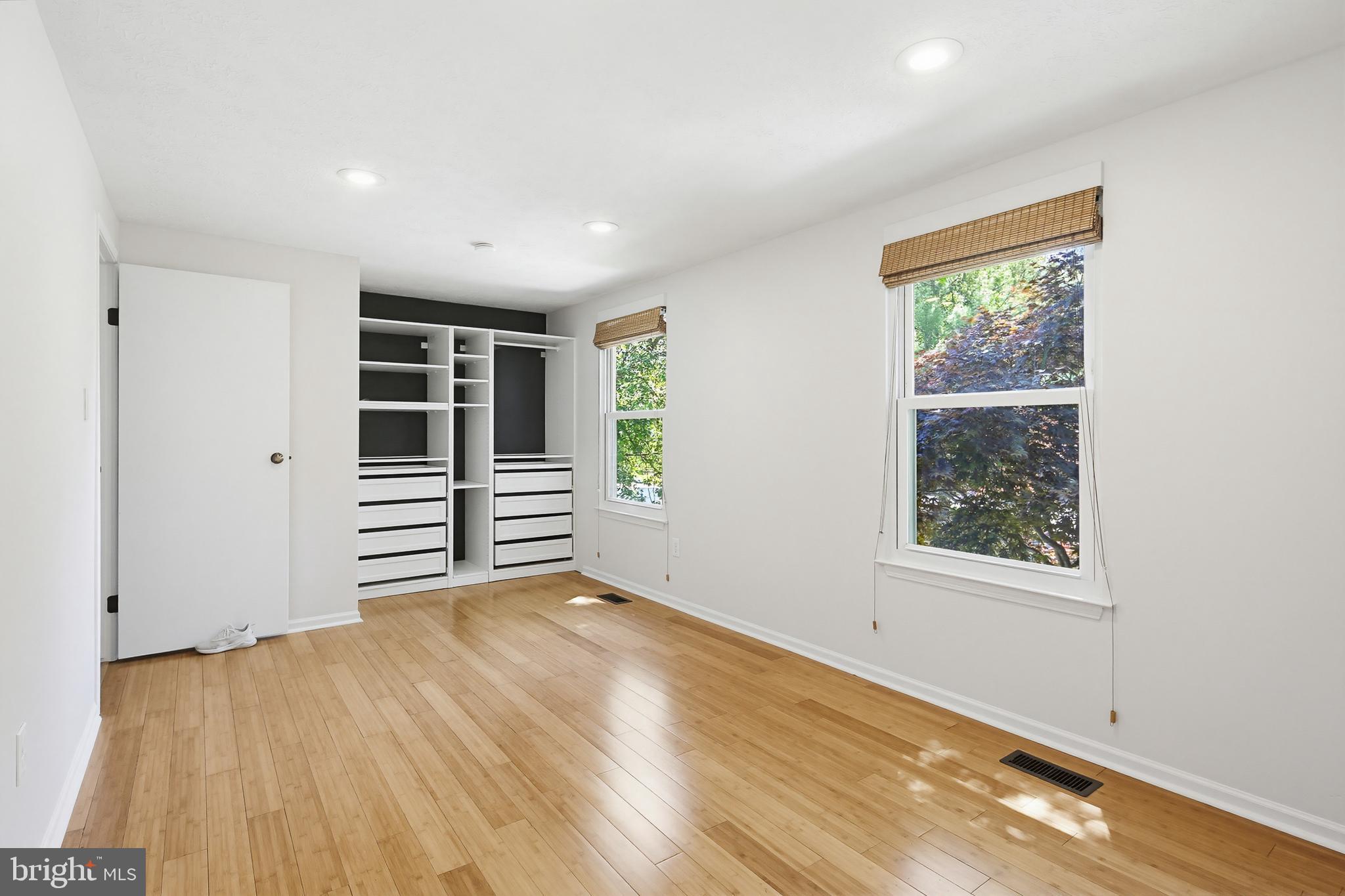 GLEN OAKS - Residential