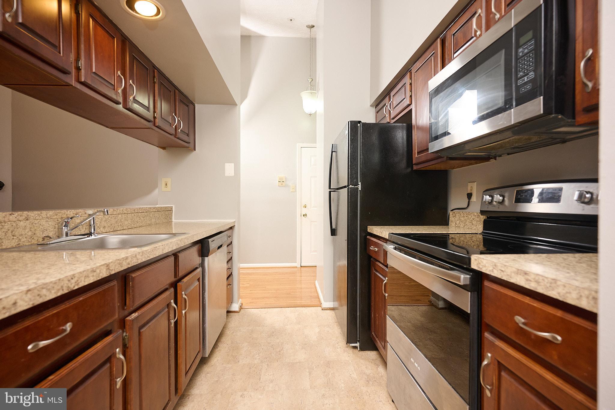 1492 GREENBRIAR CIRCLE 1-1492