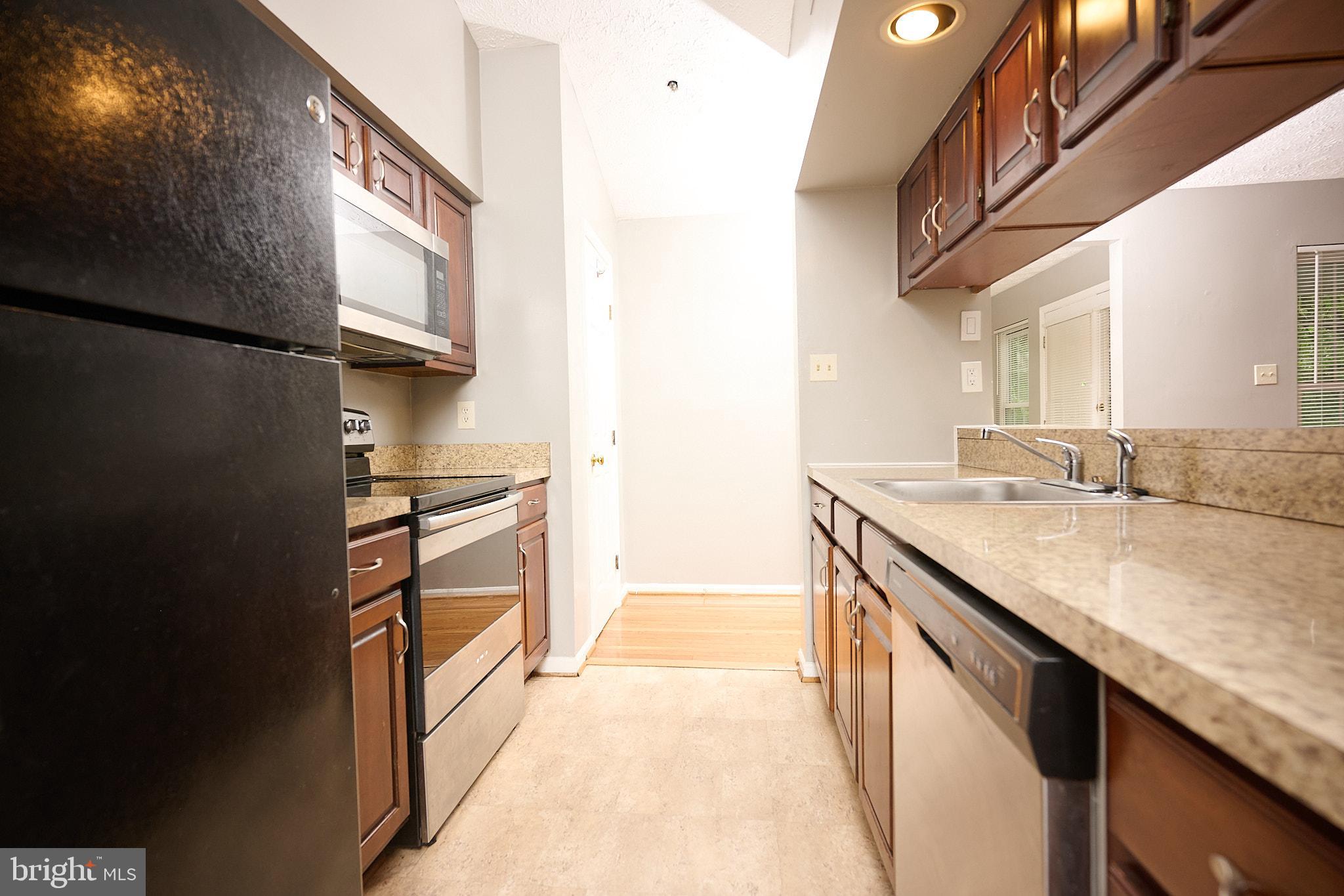 1492 GREENBRIAR CIRCLE 1-1492