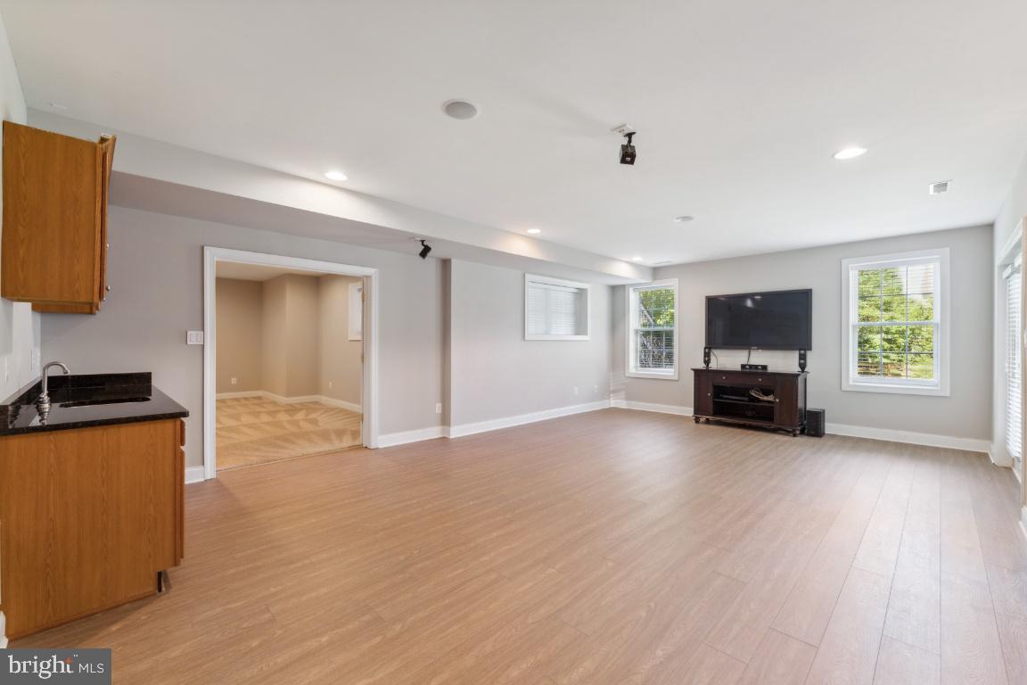 LANSDOWNE ON THE POTOMAC - Residential Lease