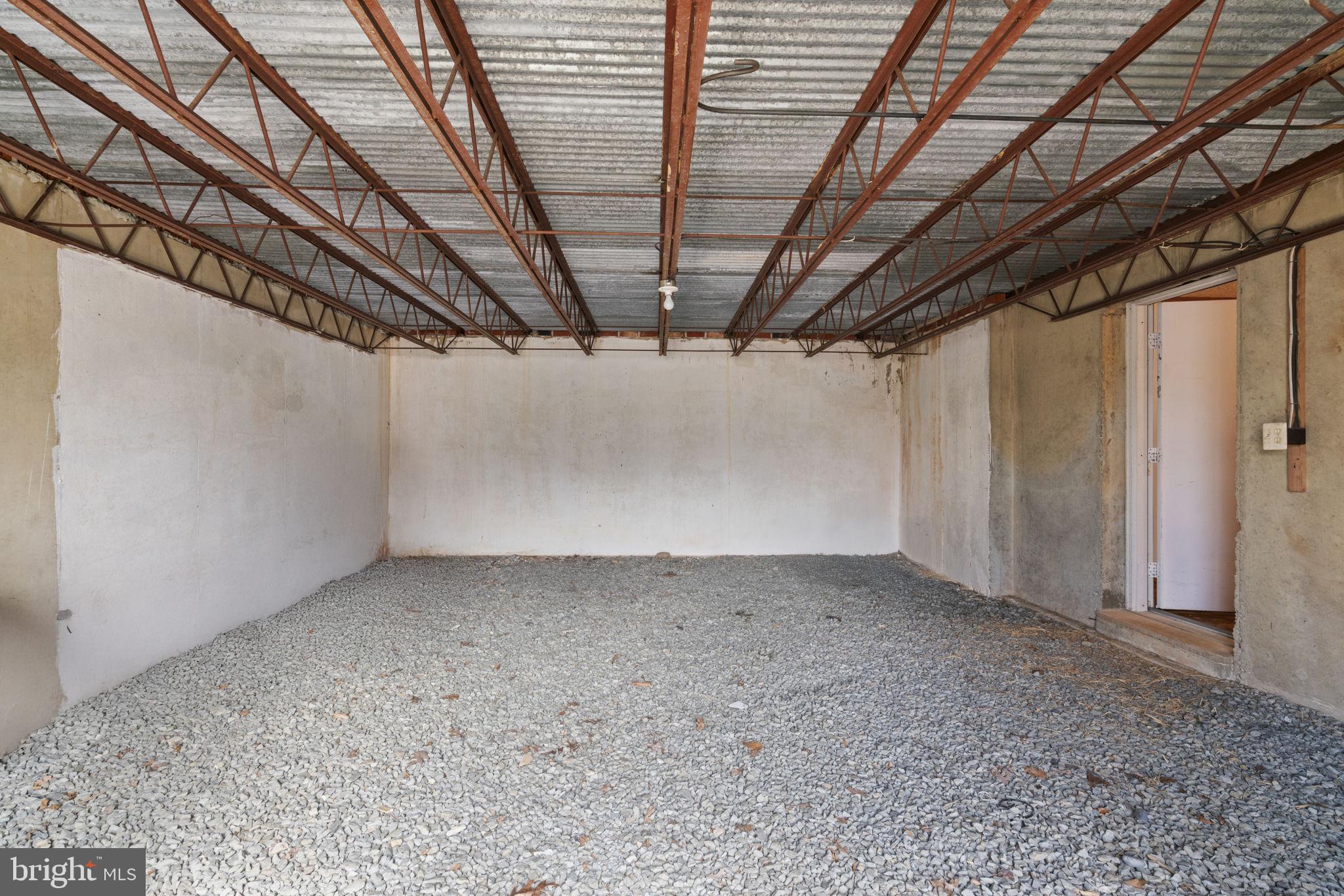 COUNTRY CLUB LAKE - Residential