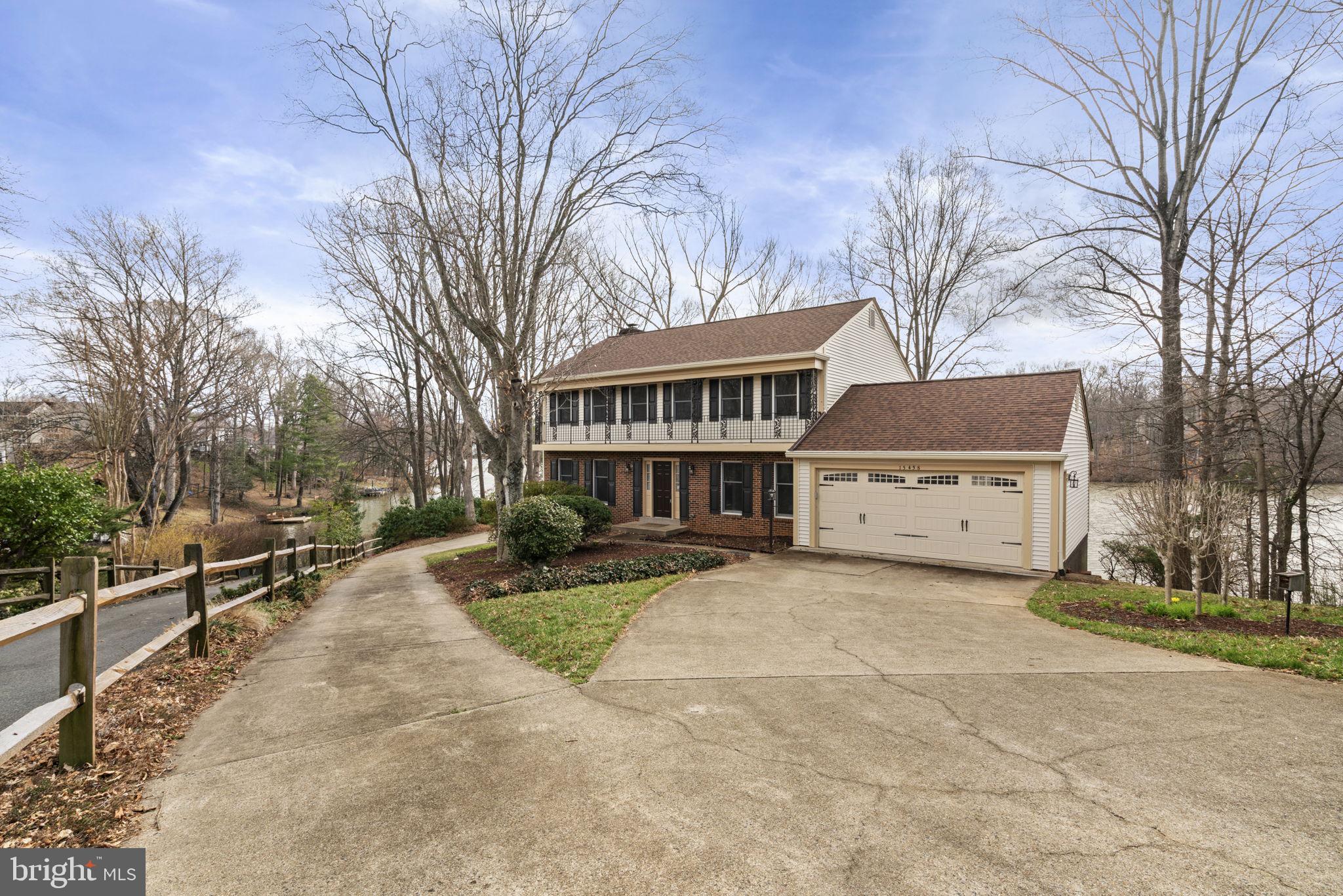 COUNTRY CLUB LAKE - Residential