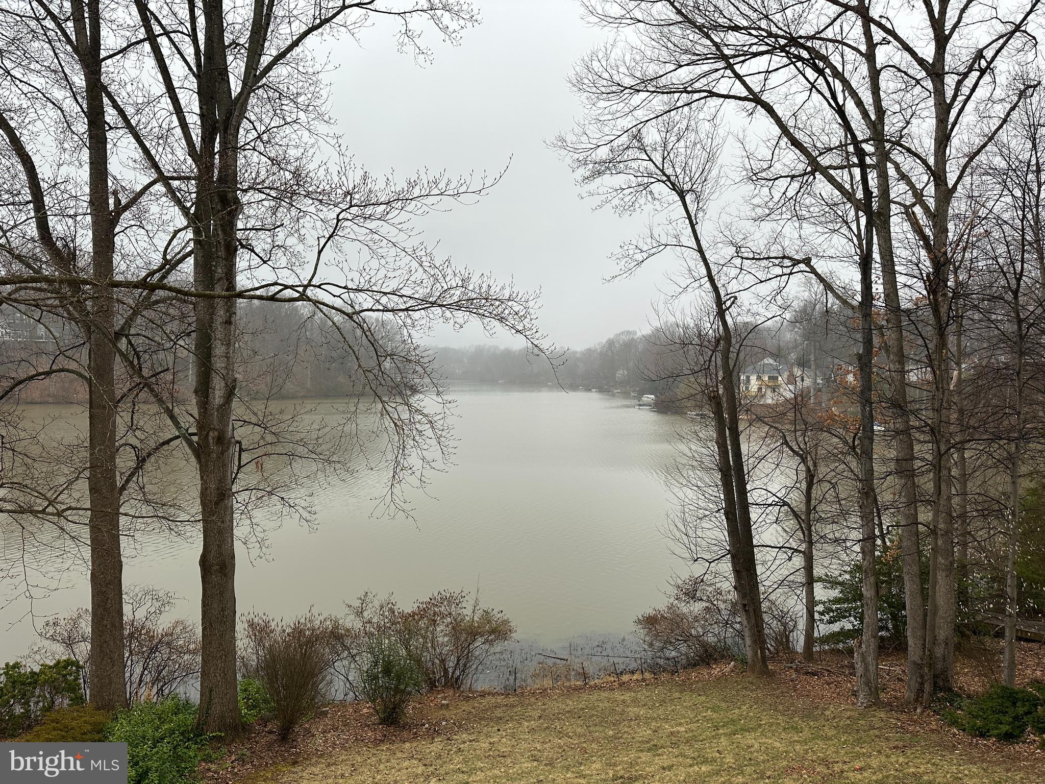 COUNTRY CLUB LAKE - Residential