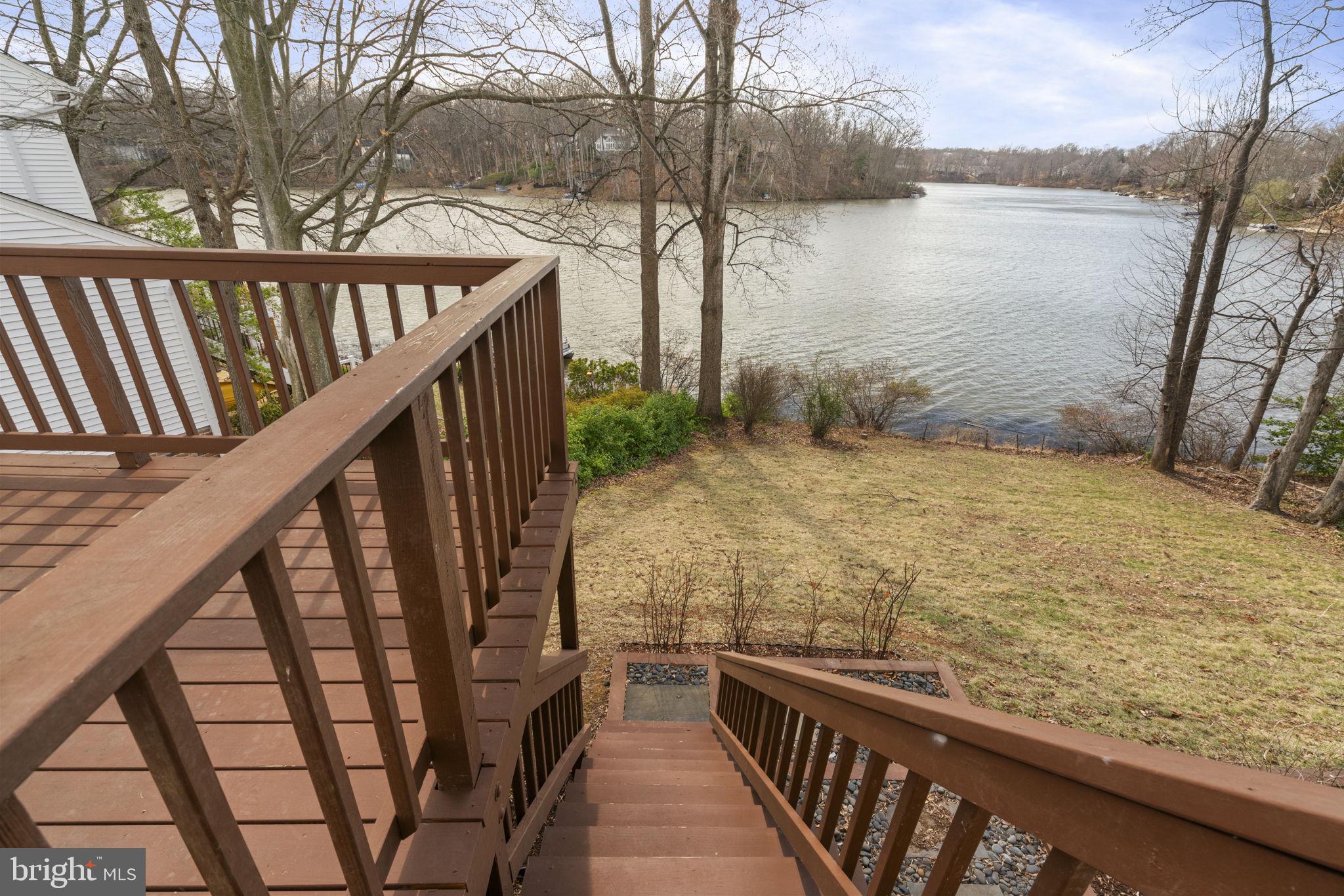 COUNTRY CLUB LAKE - Residential