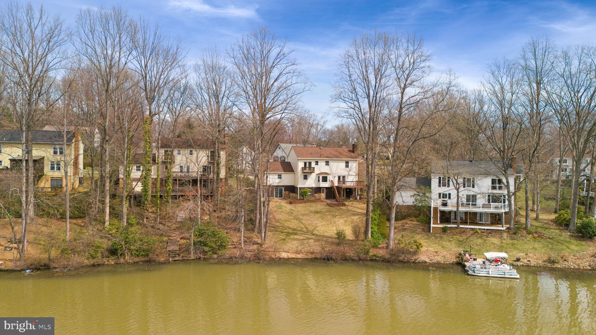 COUNTRY CLUB LAKE - Residential