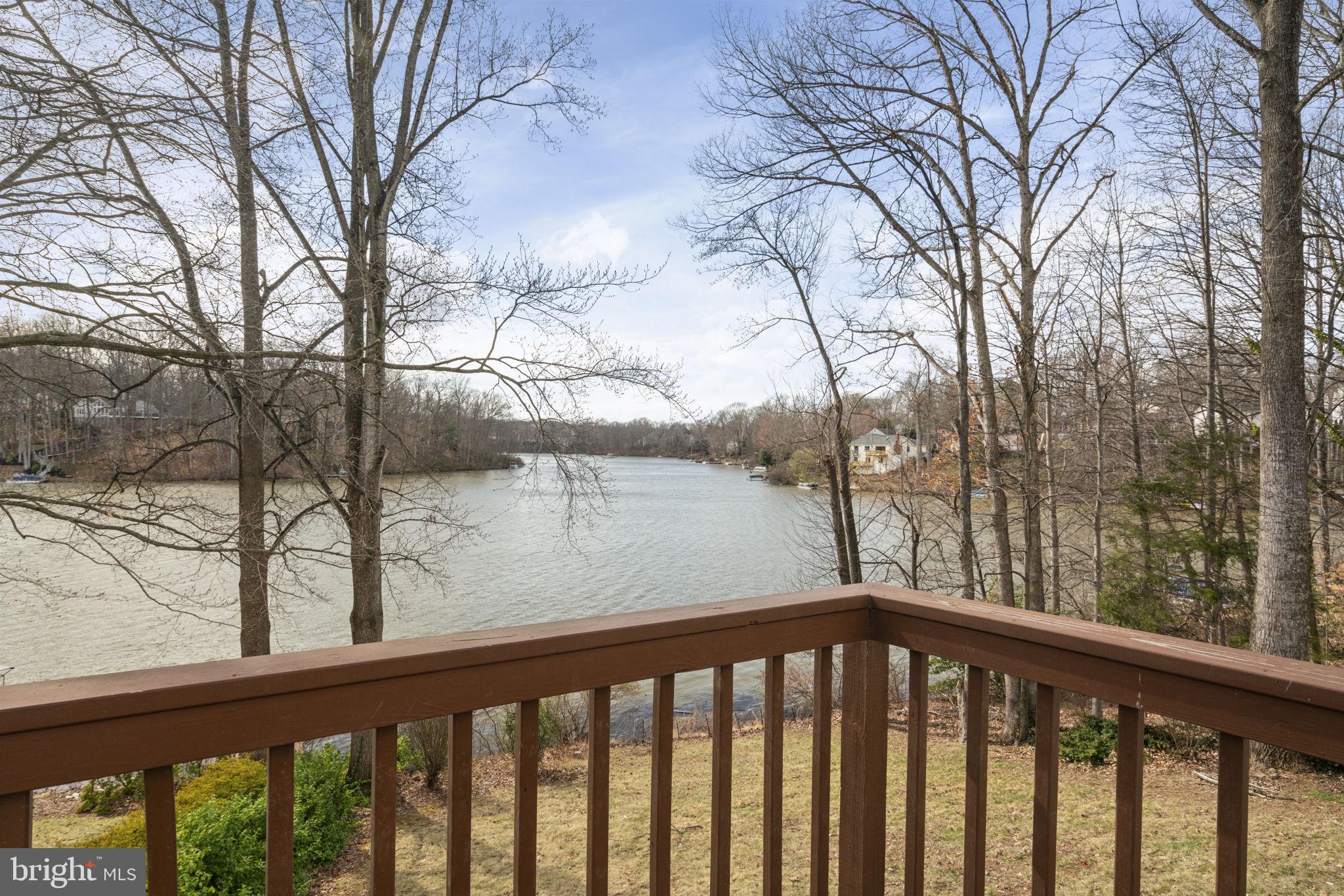 COUNTRY CLUB LAKE - Residential