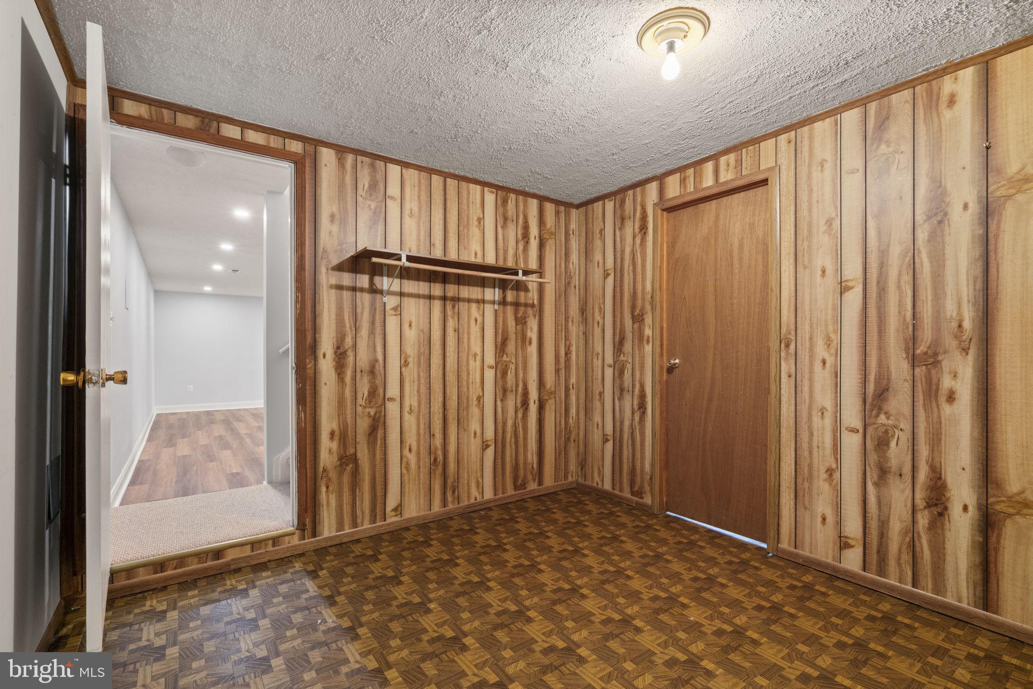 COUNTRY CLUB LAKE - Residential