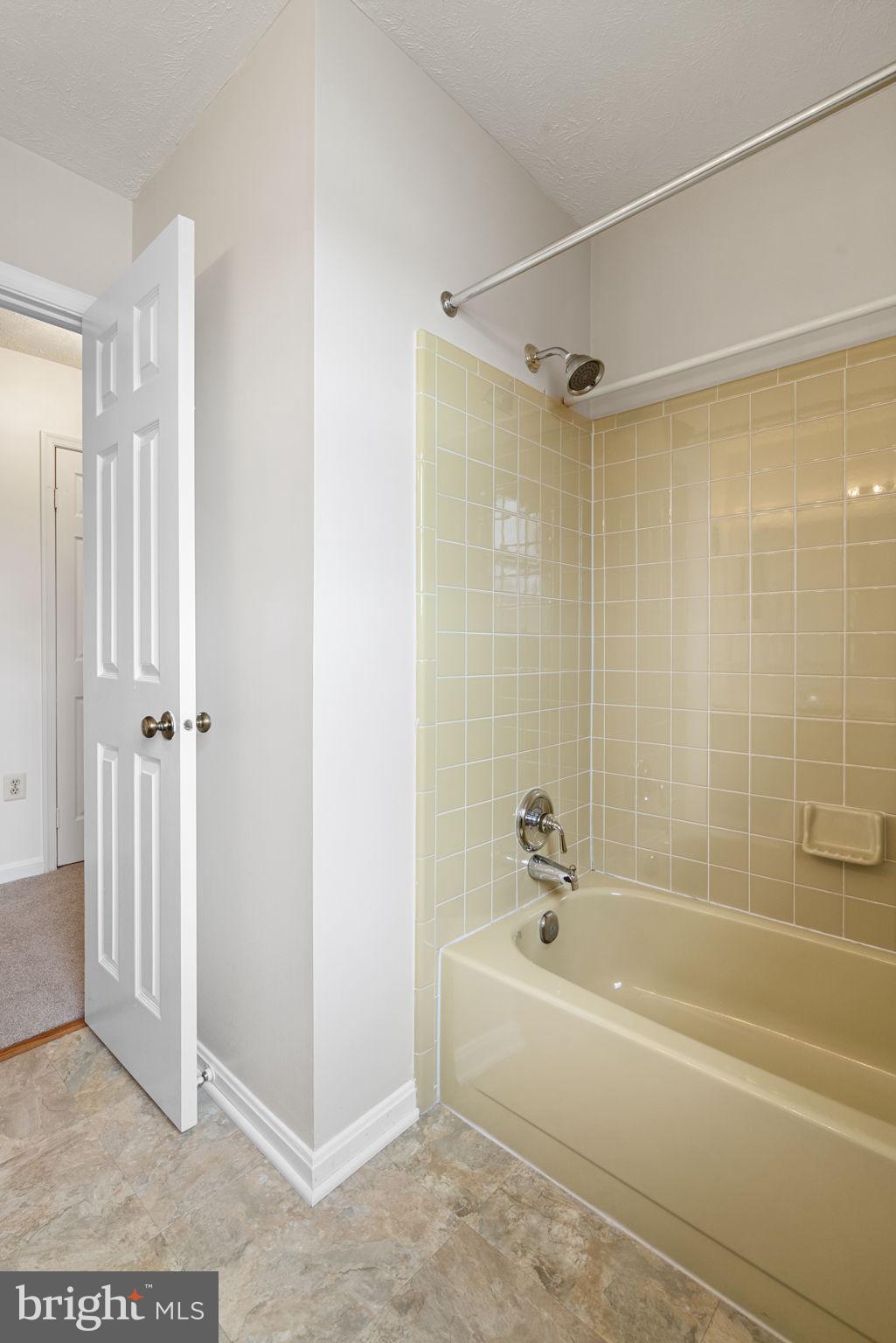 COUNTRY CLUB LAKE - Residential