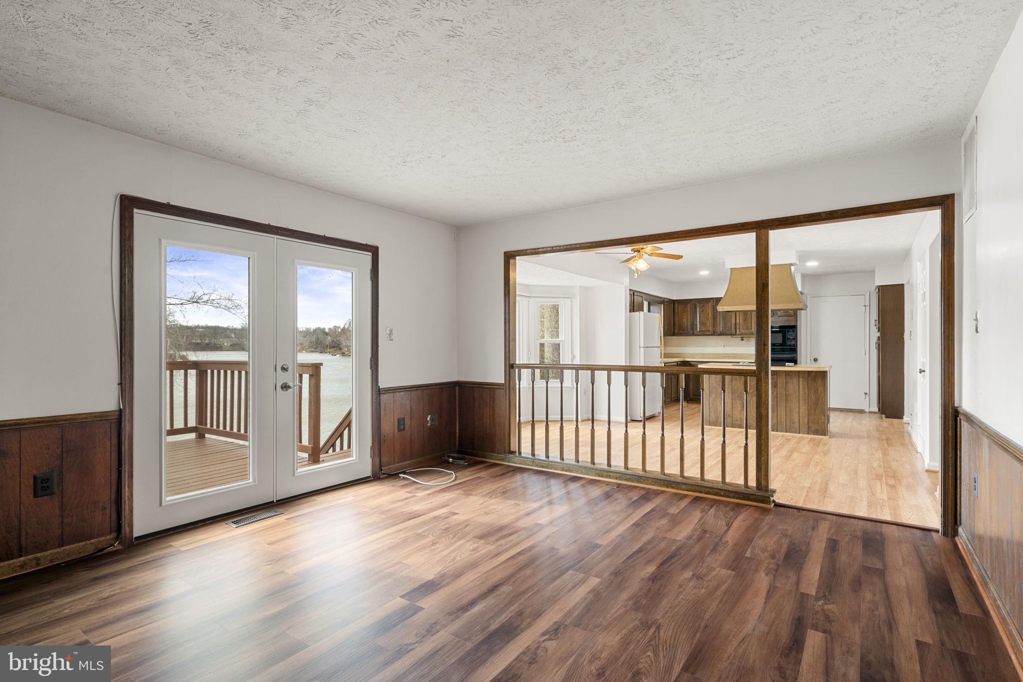 COUNTRY CLUB LAKE - Residential