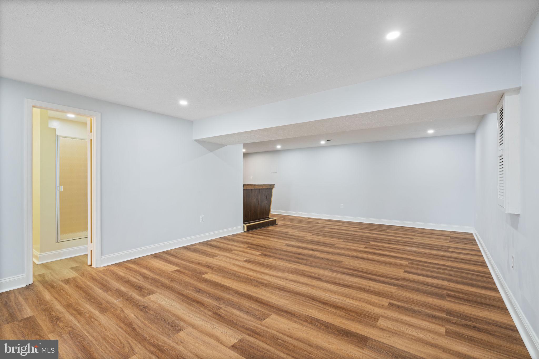 COUNTRY CLUB LAKE - Residential