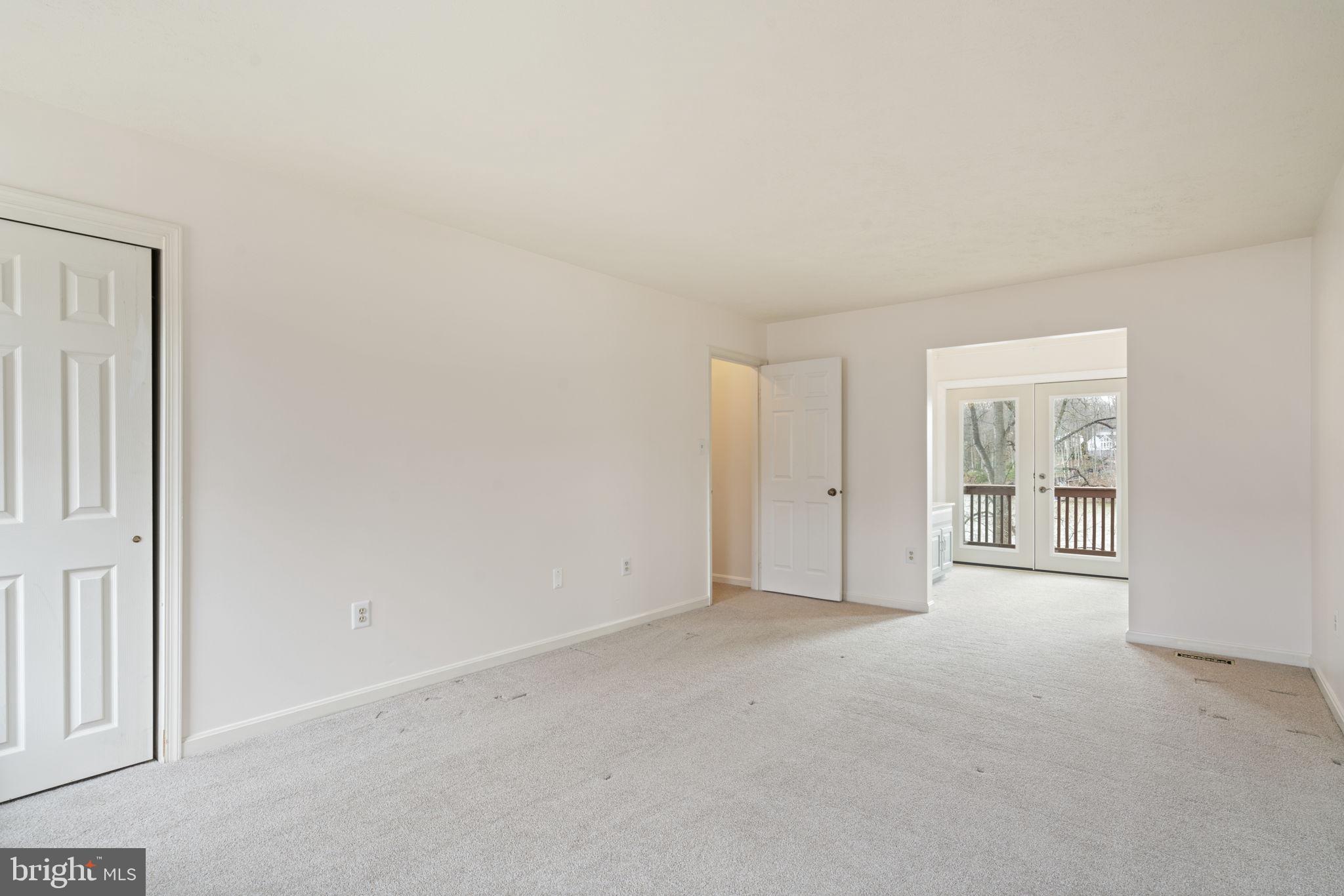 COUNTRY CLUB LAKE - Residential