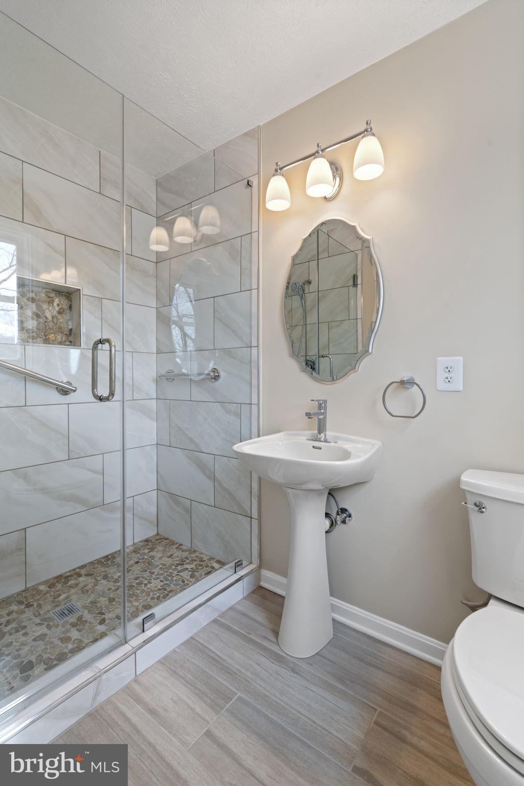 COUNTRY CLUB LAKE - Residential