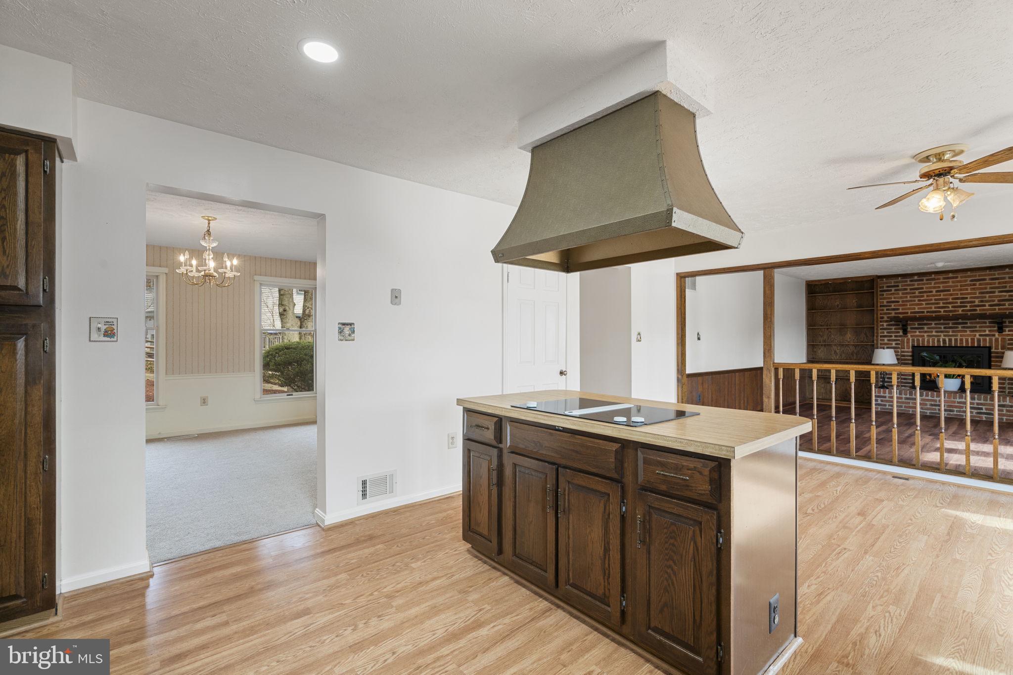 COUNTRY CLUB LAKE - Residential