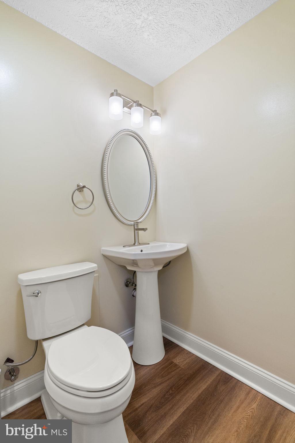 COUNTRY CLUB LAKE - Residential