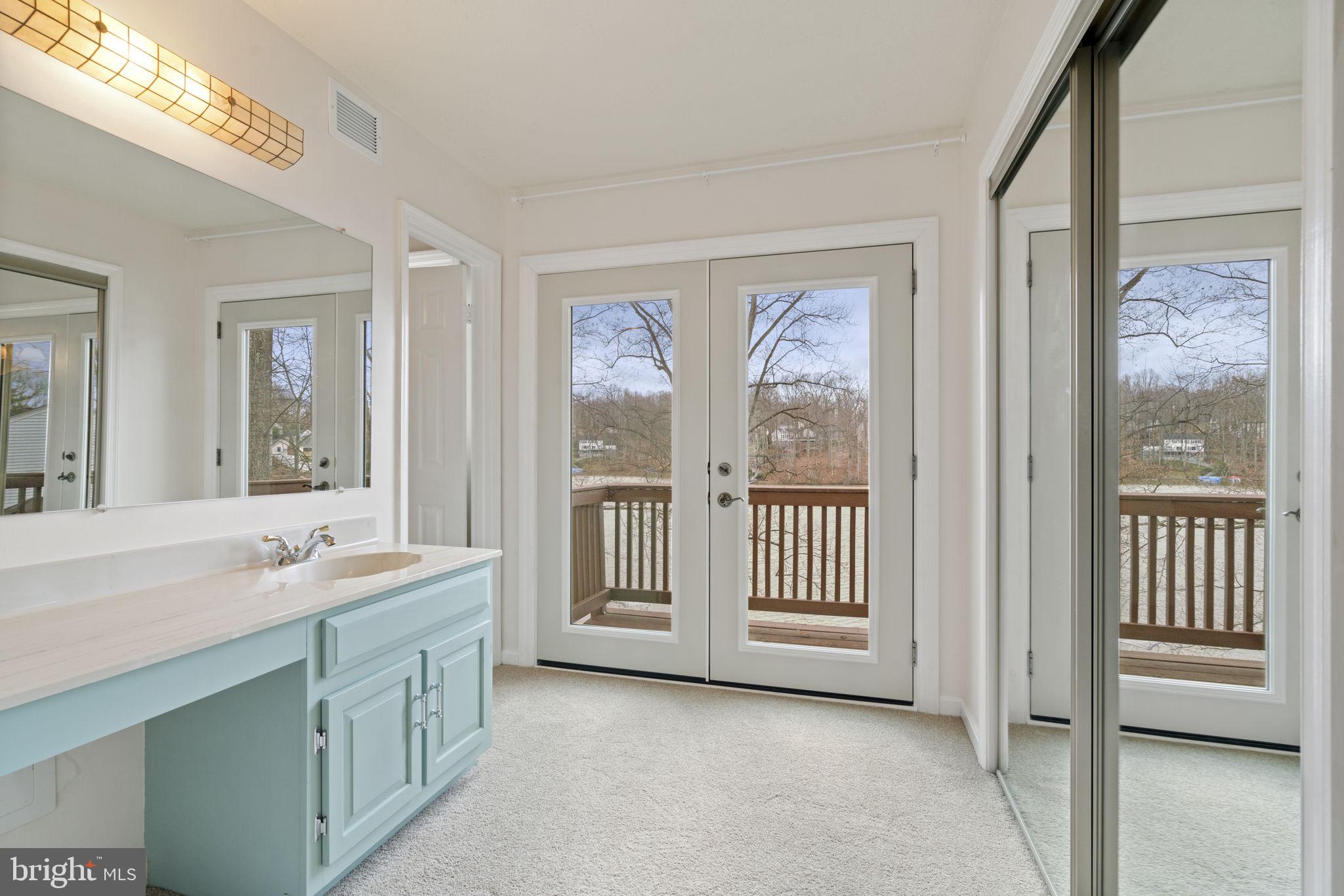 COUNTRY CLUB LAKE - Residential