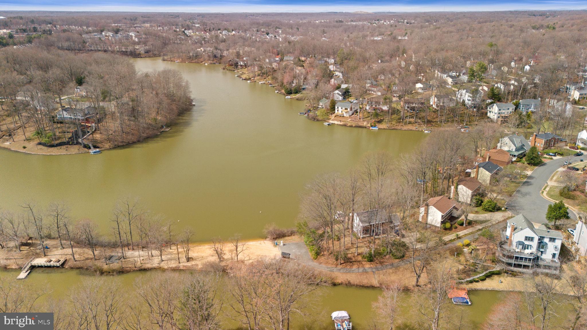 COUNTRY CLUB LAKE - Residential