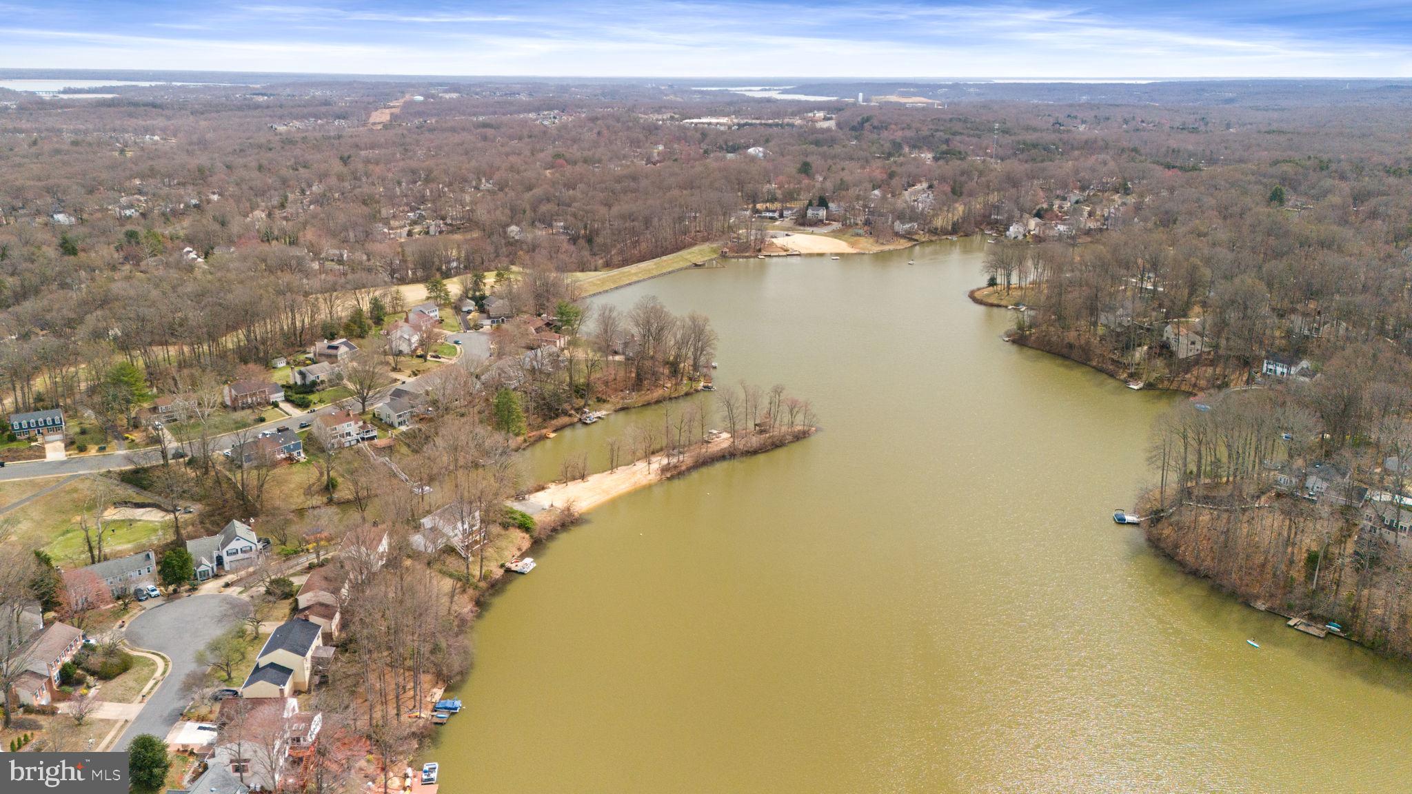 COUNTRY CLUB LAKE - Residential