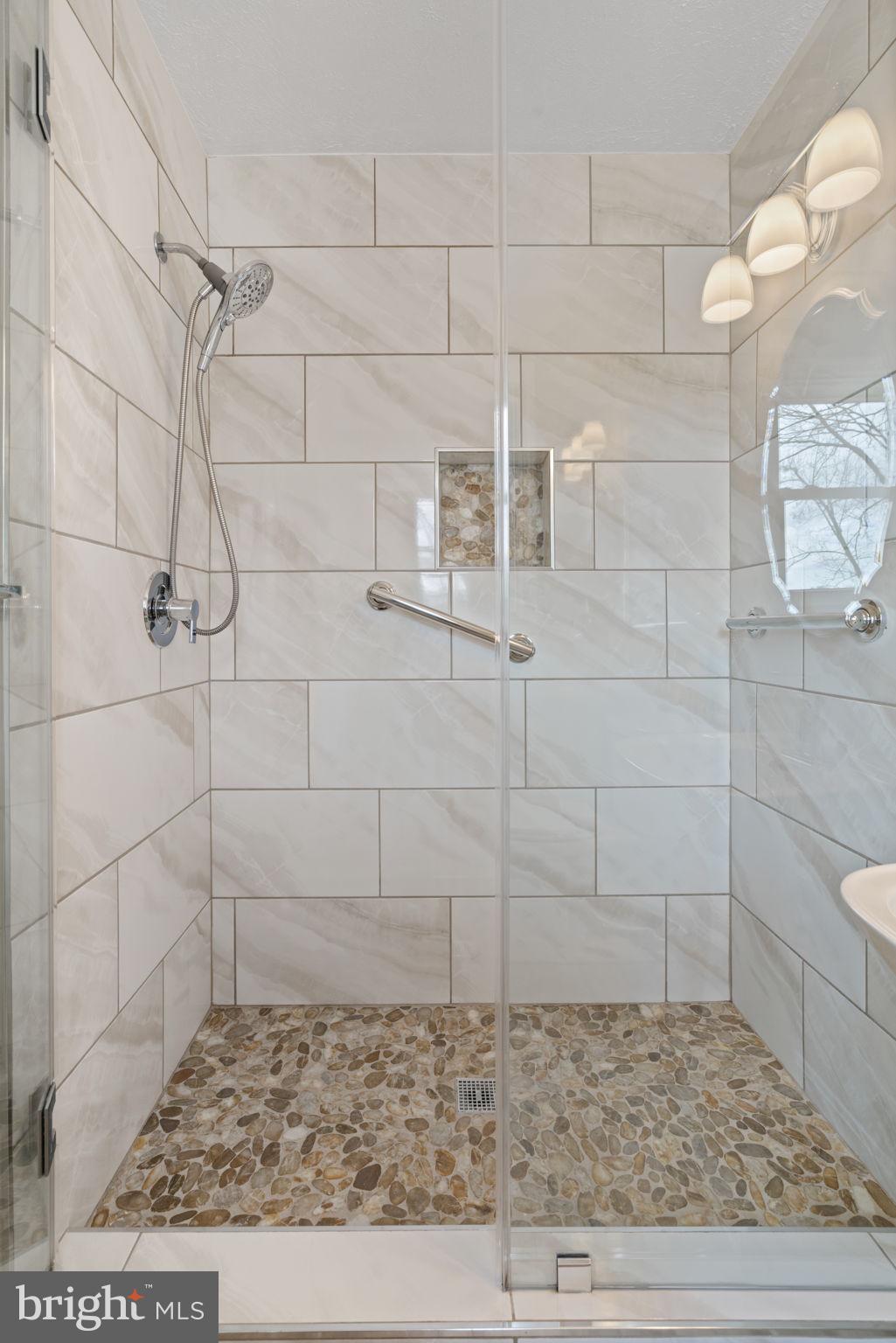 COUNTRY CLUB LAKE - Residential