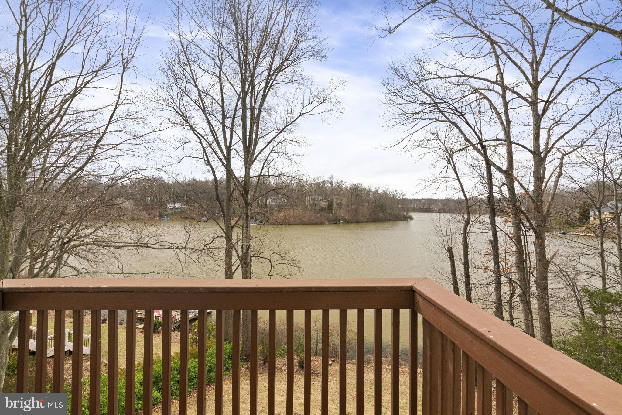 COUNTRY CLUB LAKE - Residential