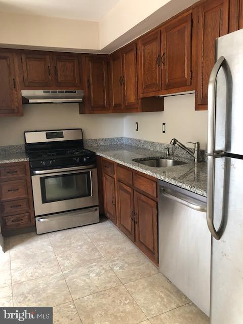 BROOKWOOD - Residential Lease