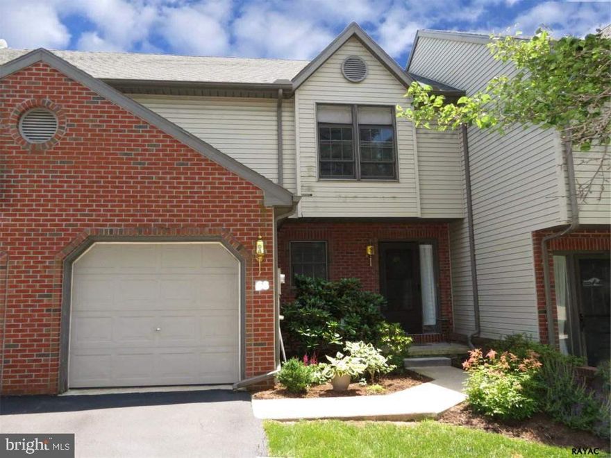 Modern & well maintained 3BR 1.5 BA condo w/neutral decor. Open floor plan. Foyer, LR, DR-all w/wood fl. LR w/corner gas FP & patio door to 24x10.3 deck. Updated Kit w/cer tile fl, all appls (SS), brfst bar. 1st fl LDR. 2nd fl BRs w/c-fans. One w/dbl skylights. LL FamRm. Close to shopping centers, major roads, & Springetts Park. Newer Furnace, AC & roof. 1car gar